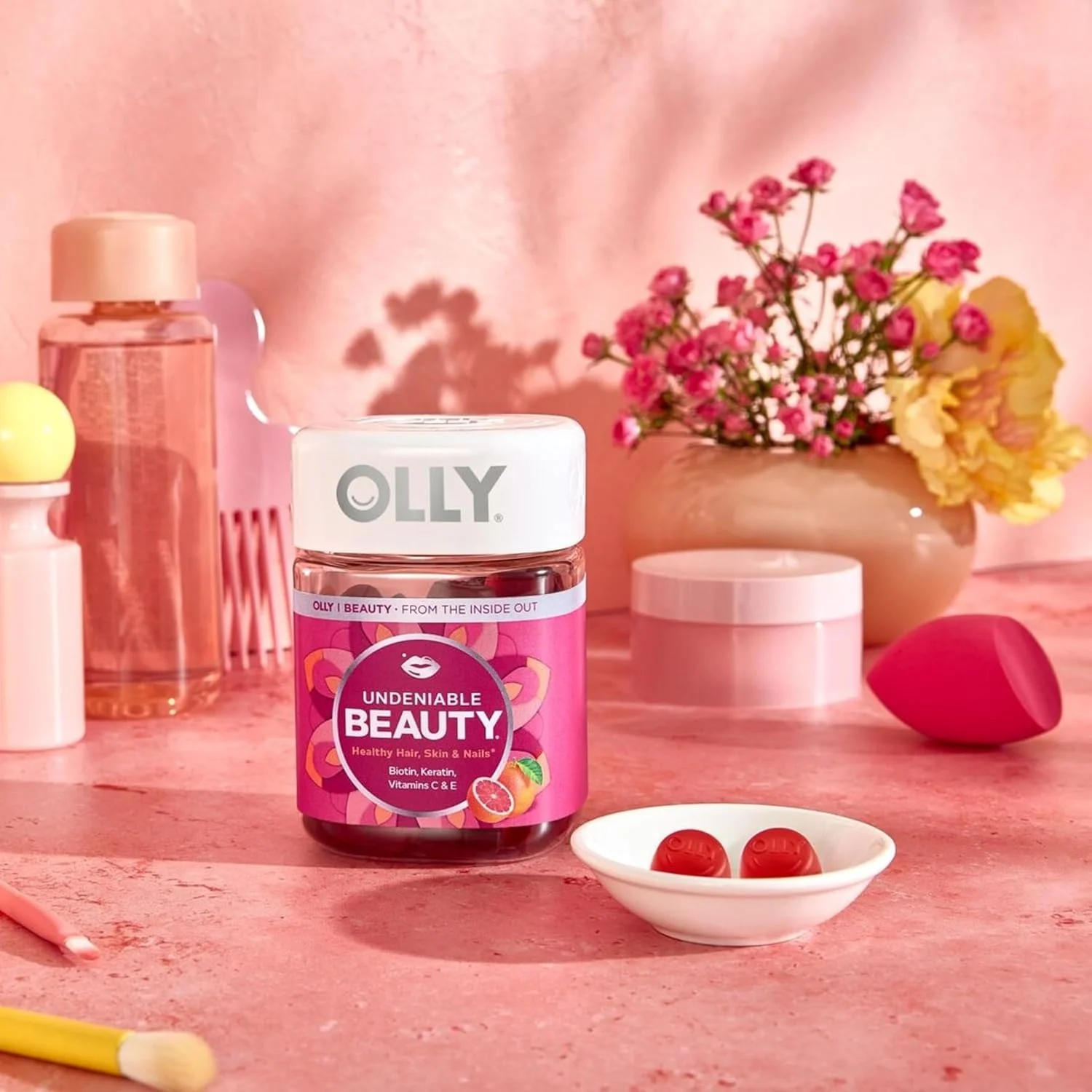 پاستیل تقویت کننده مو، پوست و ناخن OLLY Undeniable Beauty، حاوی بیوتین، ویتامین C، کراتین، مکمل جویدنی، طعم گریپ فروت، بسته 30 روزه - 60 عدد پاستیل تقویت کننده مو، پوست و ناخن OLLY Undeniable Beauty، حاوی بیوتین، ویتامین C، کراتین، مکمل جویدنی، طعم گریپ فروت، بسته 30 روزه - 60 عدد