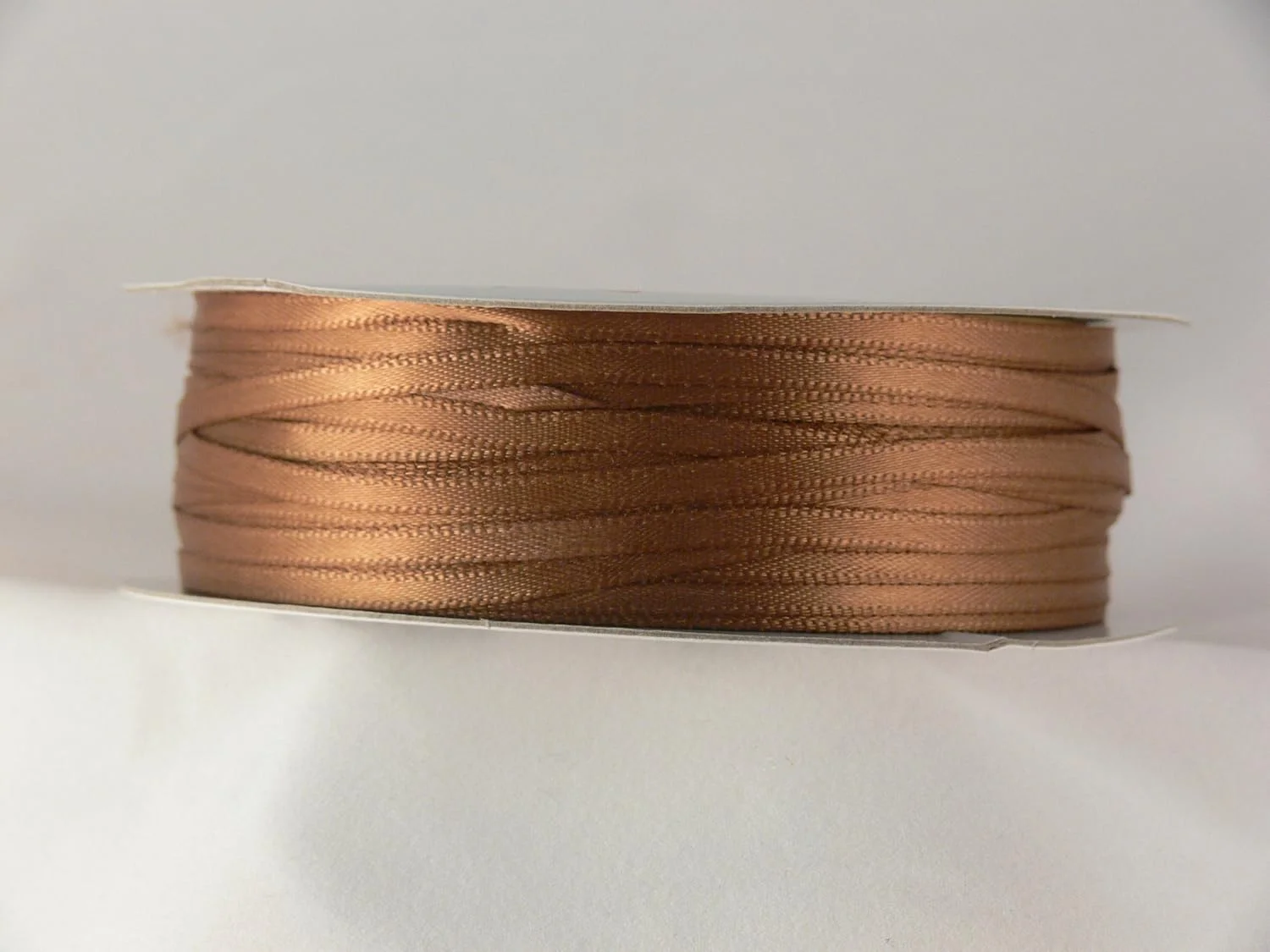 روبان ساتن دو طرفه CLUB GREEN D/SATIN قهوه ای 3 میلی متر در 25 متر، پارچه، 11x11x3.3 سانتی متر