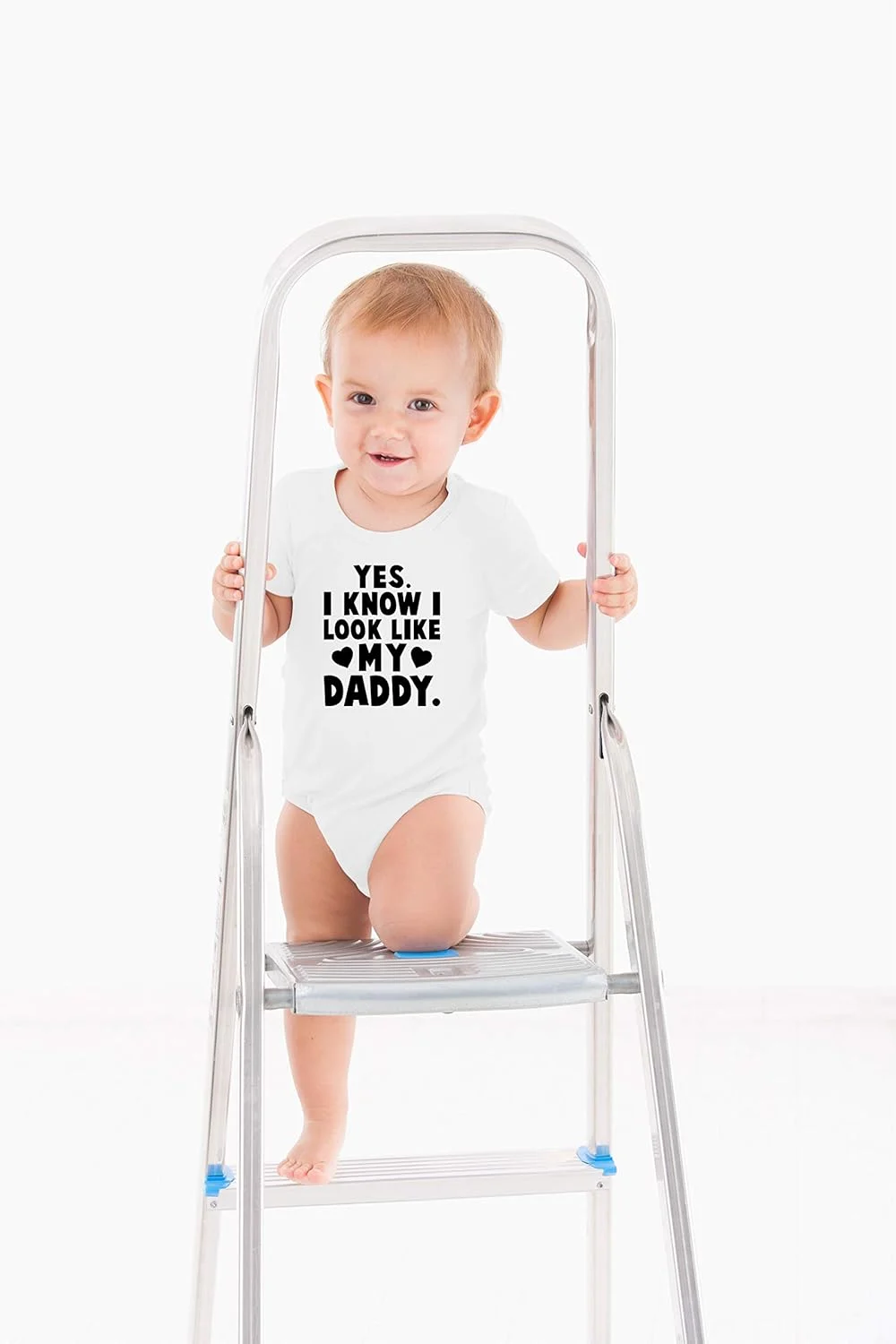 AW Fashions بله. می دانم شبیه پدرم هستم - این بازوها را از پدرم گرفتم - لباس نوزادی یک تکه بامزه