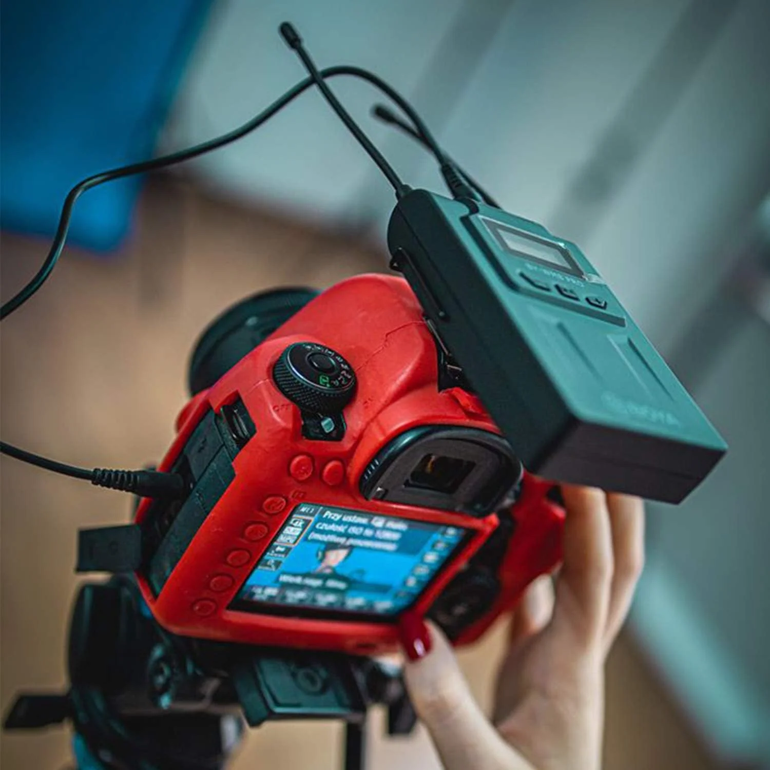 سیستم میکروفون یقه ای بی سیم UHF بویا WM8 Pro-K2 با ضبط کننده صدا، دارای 2 فرستنده بدنه، 1 گیرنده قابل حمل سازگار با دوربین های DSLR کانن نیکون سونی پاناسونیک، دوربین فیلمبرداری XLR و تلفن هوشمند سیستم میکروفون یقه ای بی سیم UHF بویا WM8 Pro-K2 با ضبط کننده صدا، دارای 2 فرستنده بدنه، 1 گیرنده قابل حمل سازگار با دوربین های DSLR کانن نیکون سونی پاناسونیک، دوربین فیلمبرداری XLR و تلفن هوشمند