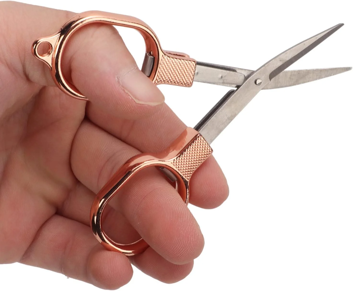 قیچی گلدوزی، سایز کوچک با تیغه تیز تاشو، طراحی تاشو، قابل حمل، رنگ رزگلد، جنس استیل ضد زنگ، قیچی برای خیاطی DIY قیچی گلدوزی، سایز کوچک با تیغه تیز تاشو، طراحی تاشو، قابل حمل، رنگ رزگلد، جنس استیل ضد زنگ، قیچی برای خیاطی DIY