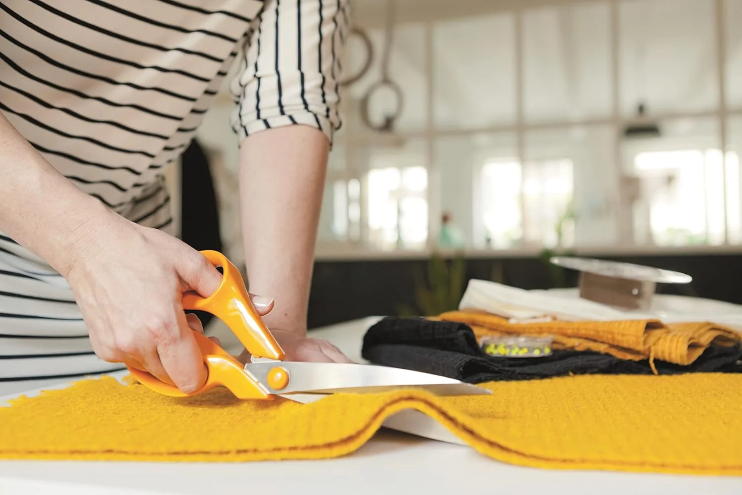 قیچی خیاطی فیسکارس، طول: 27 سانتی متر، تیغه فولاد ضد زنگ / دسته پلاستیکی، نارنجی، کلاسیک، 1005145 قیچی خیاطی فیسکارس، طول: 27 سانتی متر، تیغه فولاد ضد زنگ / دسته پلاستیکی، نارنجی، کلاسیک، 1005145