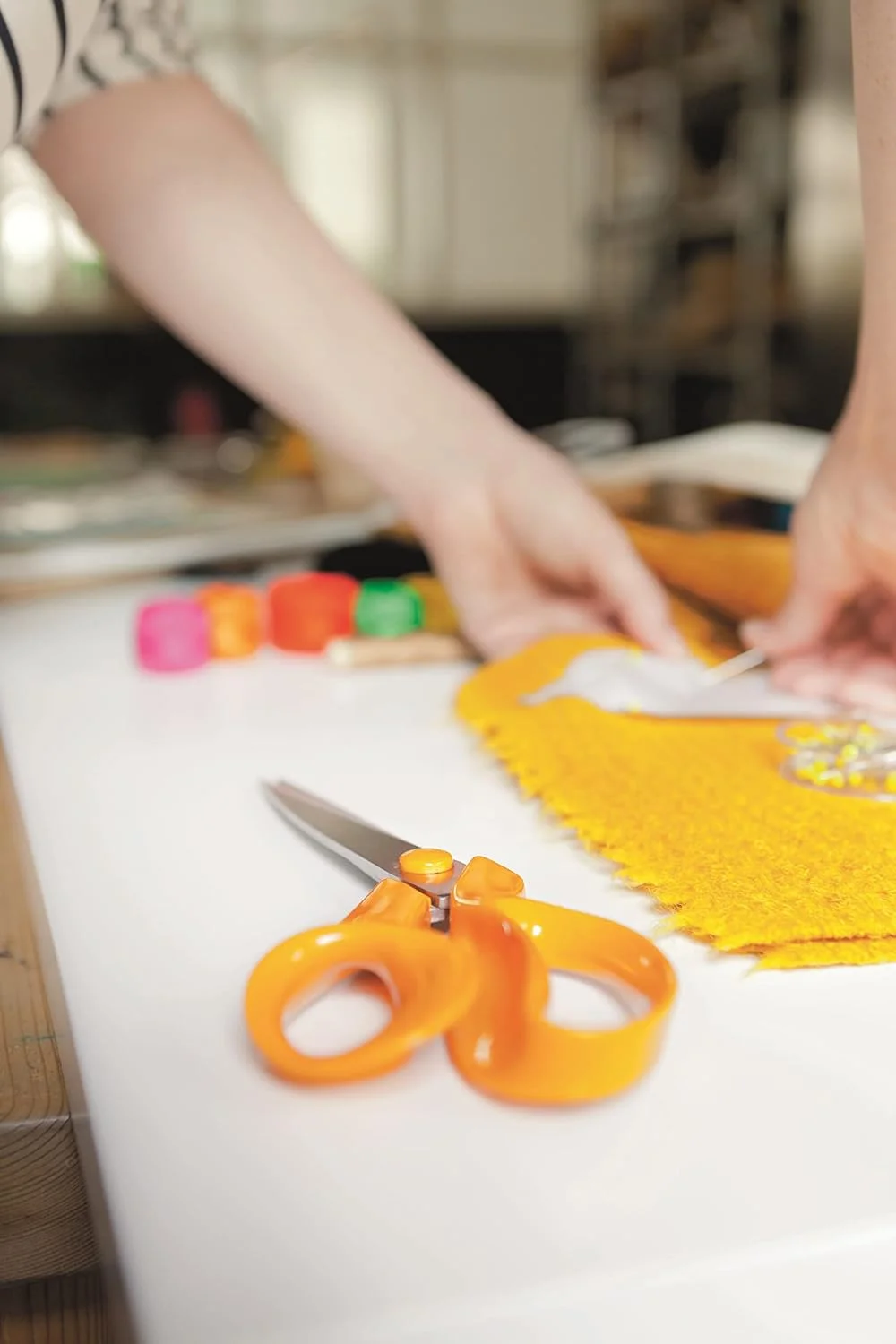 قیچی خیاطی فیسکارس، طول: 27 سانتی متر، تیغه فولاد ضد زنگ / دسته پلاستیکی، نارنجی، کلاسیک، 1005145 قیچی خیاطی فیسکارس، طول: 27 سانتی متر، تیغه فولاد ضد زنگ / دسته پلاستیکی، نارنجی، کلاسیک، 1005145