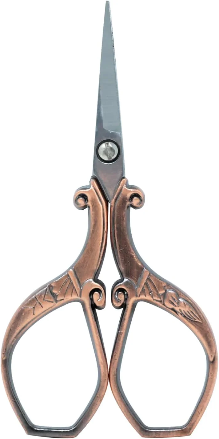 قیچی گلدوزی طرح پر، گوشه دار، دسته زاویه دار yueton (مسی) قیچی گلدوزی طرح پر، گوشه دار، دسته زاویه دار yueton (مسی)