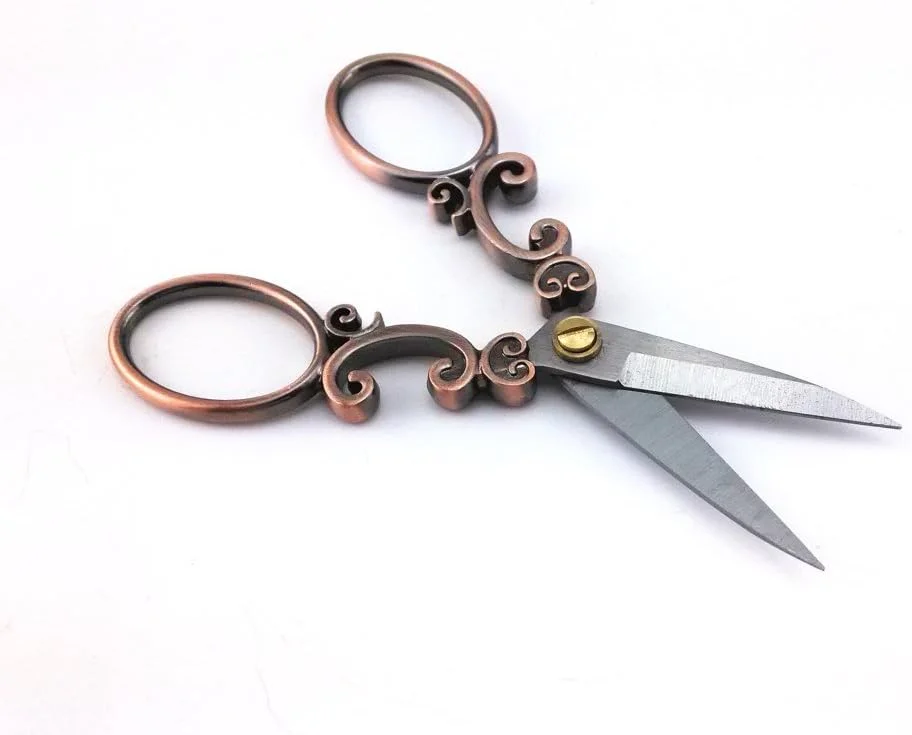 یوئتون (مسی) - قیچی گلدوزی سوزن دوزی به سبک اروپایی قدیمی (مسی) یوئتون (مسی) - قیچی گلدوزی سوزن دوزی به سبک اروپایی قدیمی (مسی)