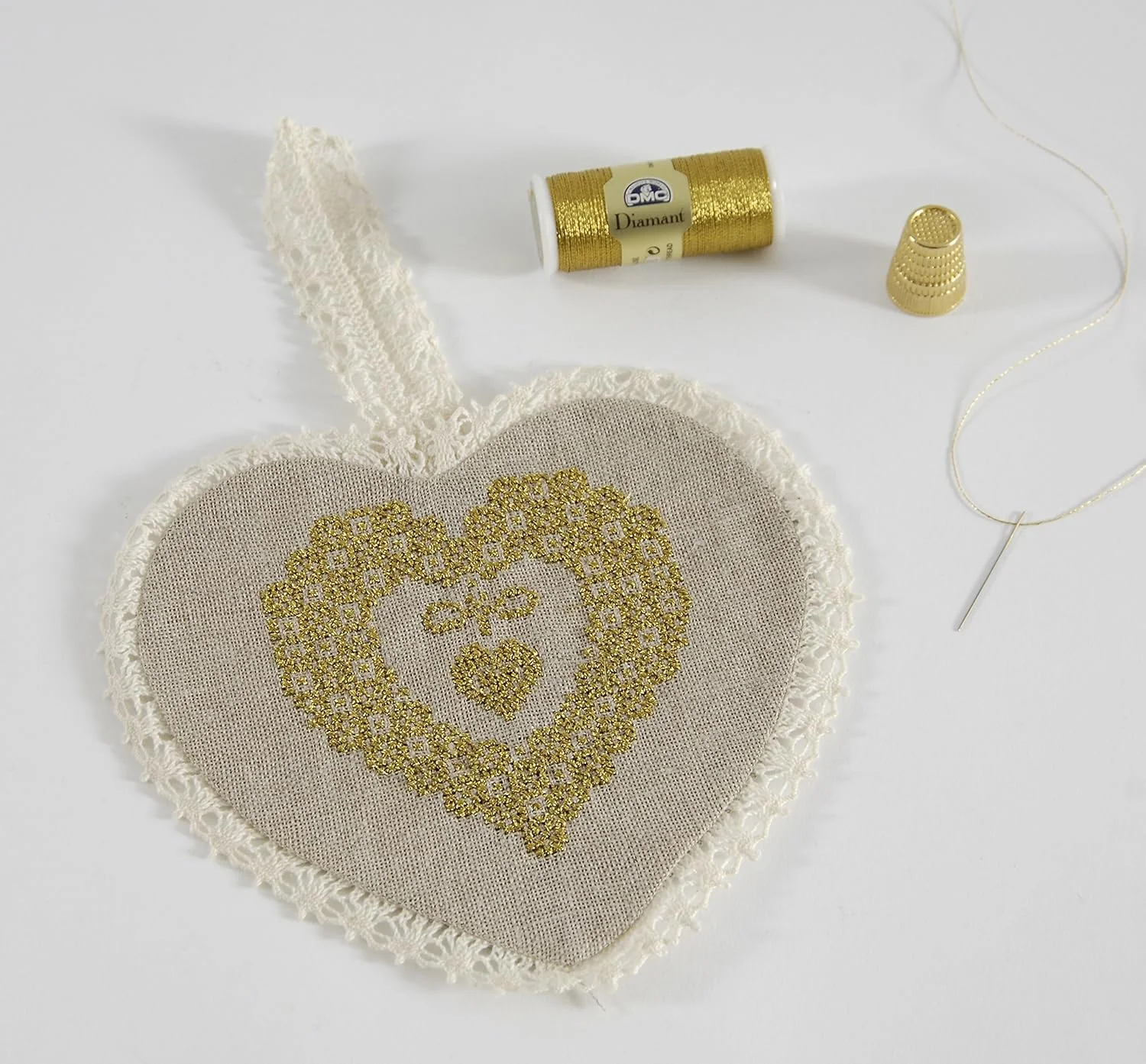 نخ گلدوزی متالیک دی ام سی Diamant، 35 متری، نقره ای تیره (010288) نخ گلدوزی متالیک دی ام سی Diamant، 35 متری، نقره ای تیره (010288)