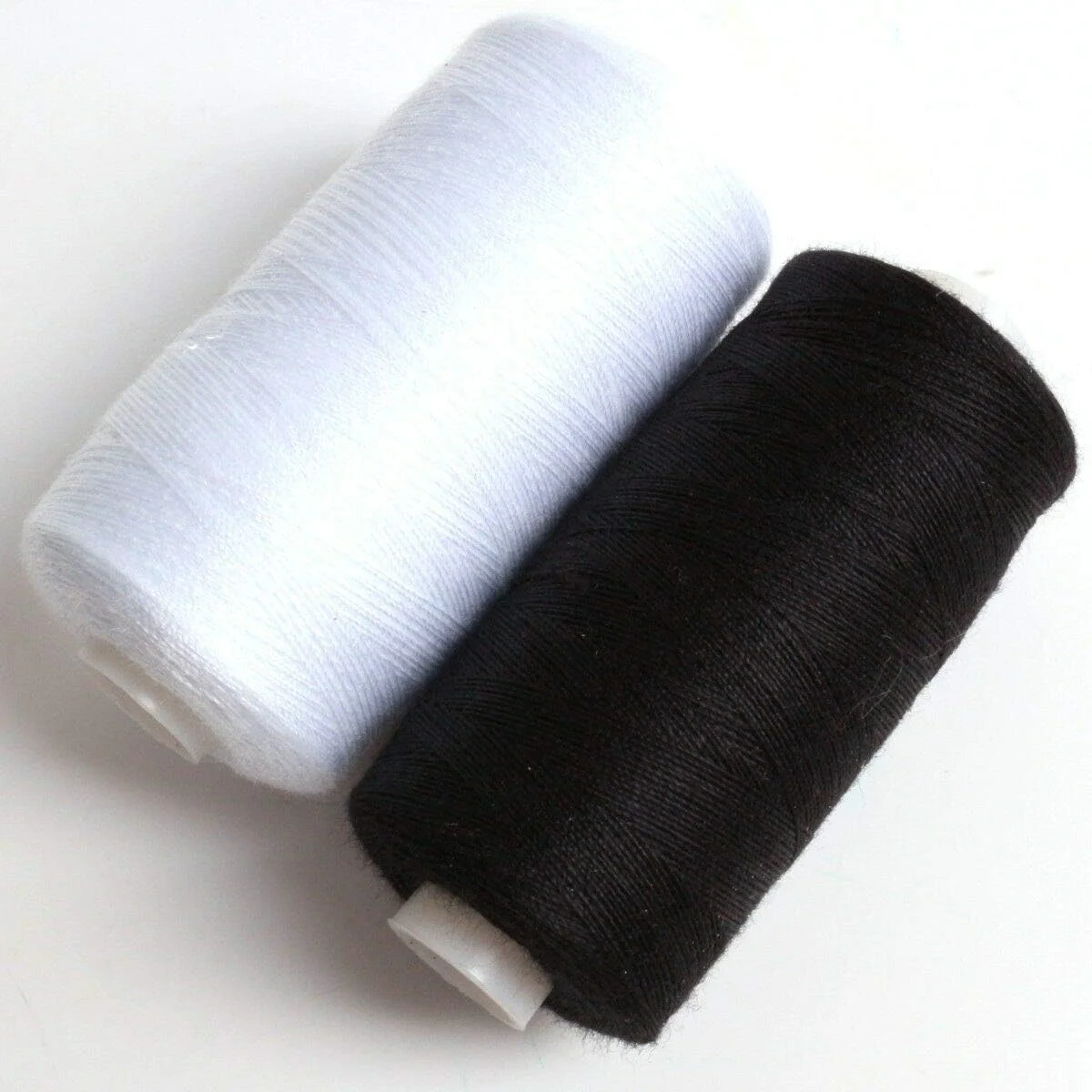 نخ خیاطی چیداکاش® 550 M، 4 عددی، نخ های دوخت مشکی و سفید پلی استر پنبه ای بادوام و محکم برای لوازم جانبی خیاطی دستی و ماشینی نخ خیاطی چیداکاش® 550 M، 4 عددی، نخ های دوخت مشکی و سفید پلی استر پنبه ای بادوام و محکم برای لوازم جانبی خیاطی دستی و ماشینی