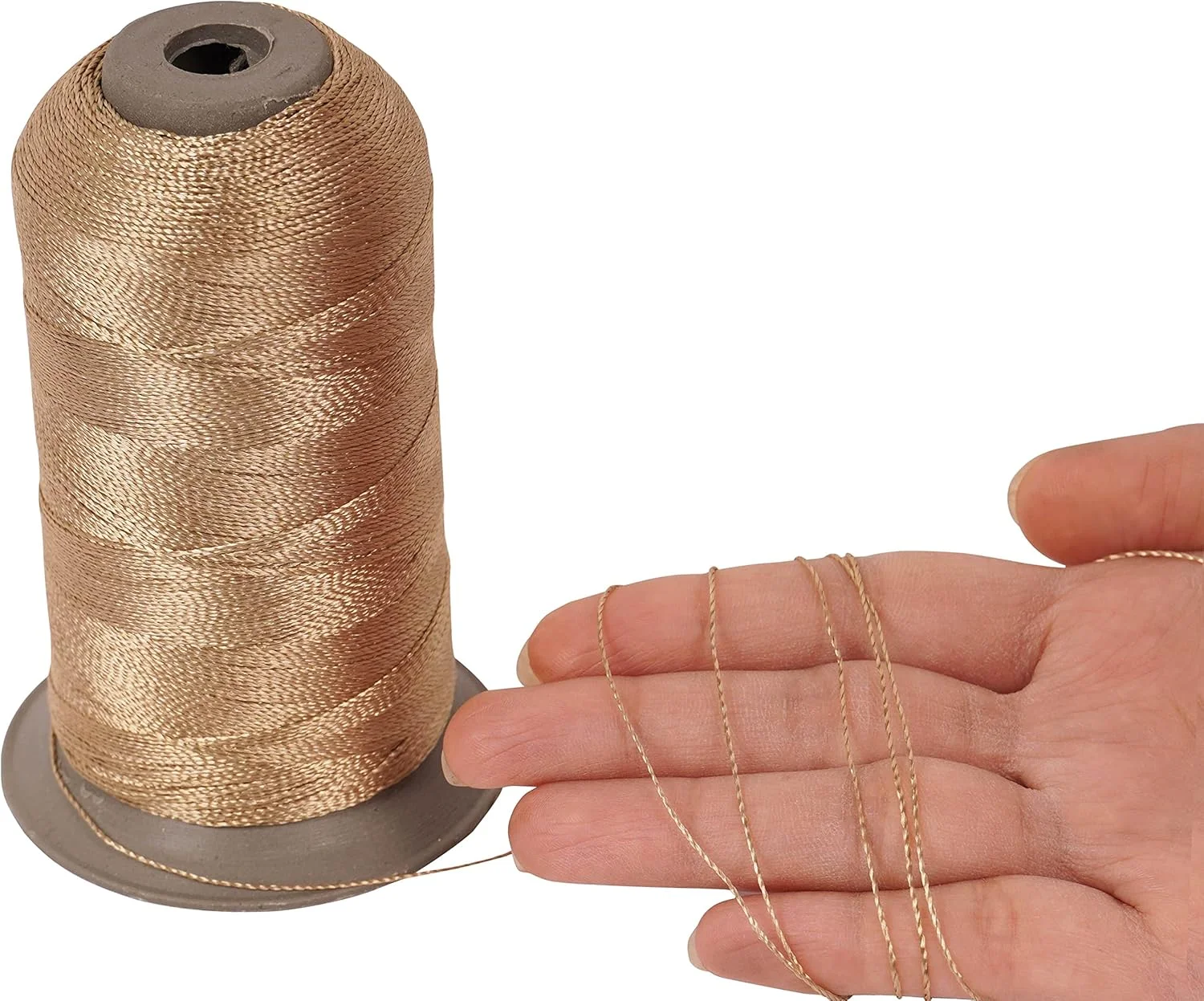 نخ گلدوزی نایلونی دو لایه IBA Indianbeautifulart، قرقره نخ خیاطی چند منظوره 1500 متری، نخ سردوز برای صنایع دستی DIY، بسته 1 عددی (بژ) نخ گلدوزی نایلونی دو لایه IBA Indianbeautifulart، قرقره نخ خیاطی چند منظوره 1500 متری، نخ سردوز برای صنایع دستی DIY، بسته 1 عددی (بژ)