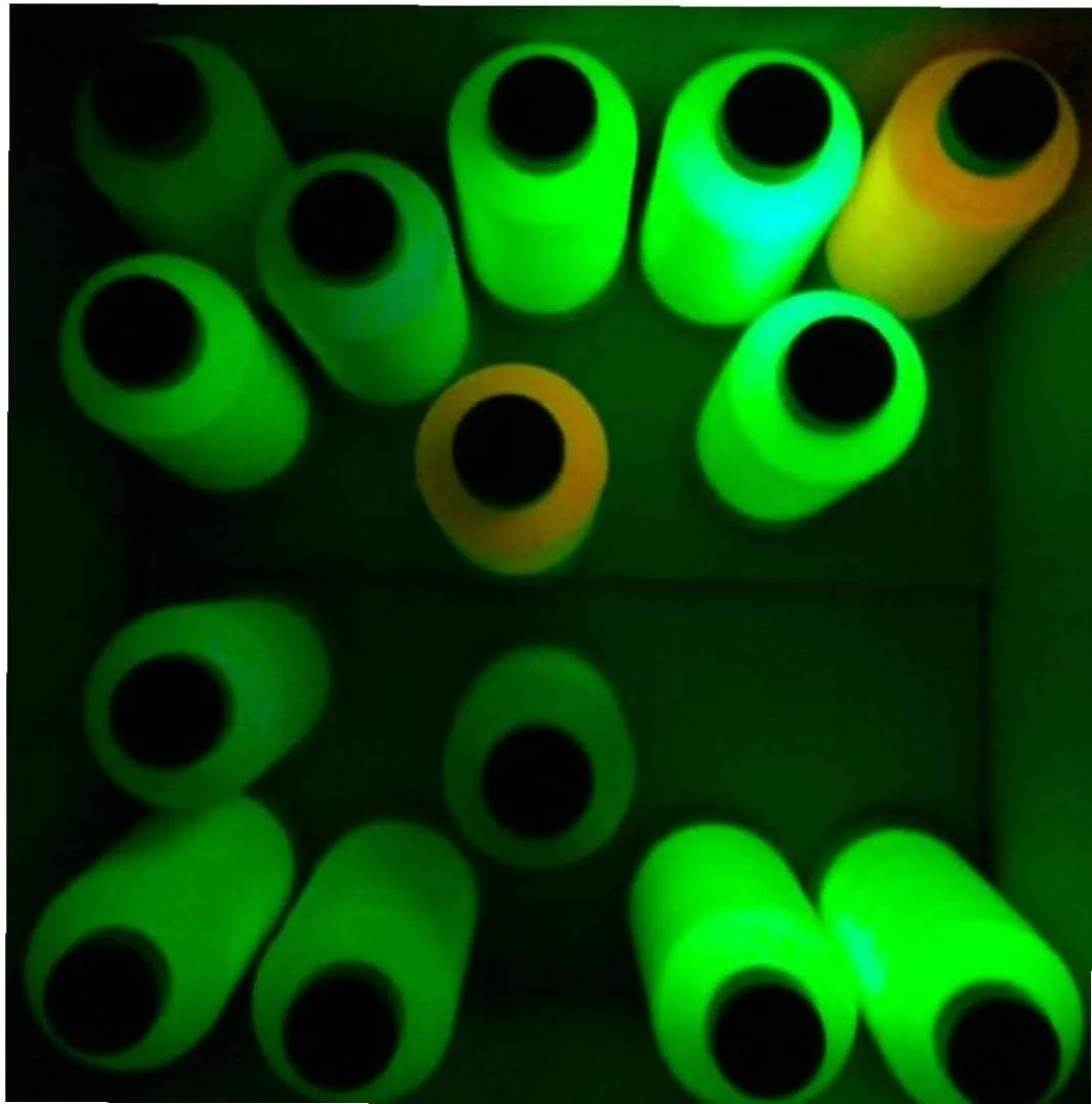 زیومی یک حلقه نخ خیاطی گلدوزی شب تاب، 1000 یارد، بسیار مناسب برای خیاطی با دست و ماشین زیومی یک حلقه نخ خیاطی گلدوزی شب تاب، 1000 یارد، بسیار مناسب برای خیاطی با دست و ماشین