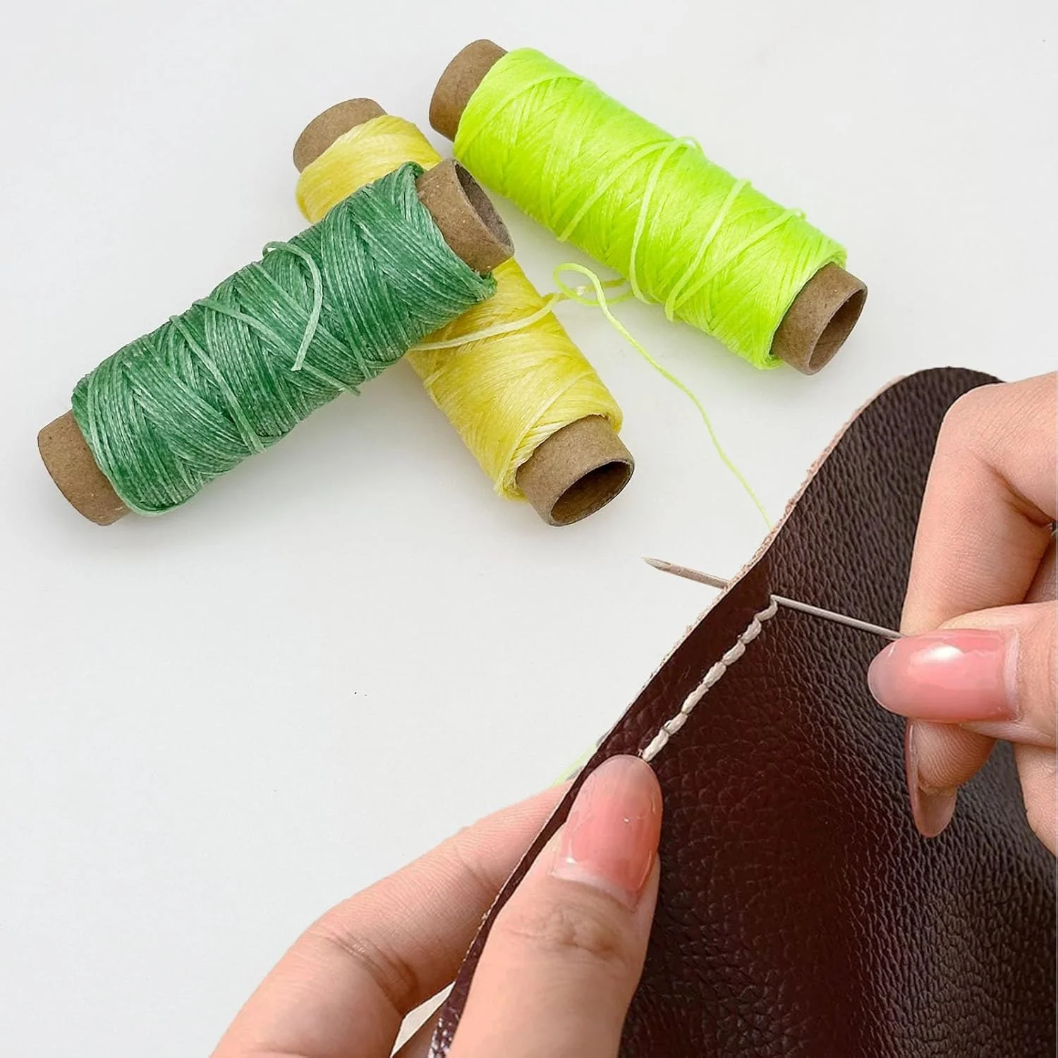 نخ موم زده 42 رنگ Yayatty، نخ دوخت چرم 0.8 میلیمتری 150D، 1378 یارد قرقره رنگی نخ بخیه موم زده برای چرمدوزی DIY، دوخت با دست، 33 یارد در هر رنگ نخ موم زده 42 رنگ Yayatty، نخ دوخت چرم 0.8 میلیمتری 150D، 1378 یارد قرقره رنگی نخ بخیه موم زده برای چرمدوزی DIY، دوخت با دست، 33 یارد در هر رنگ