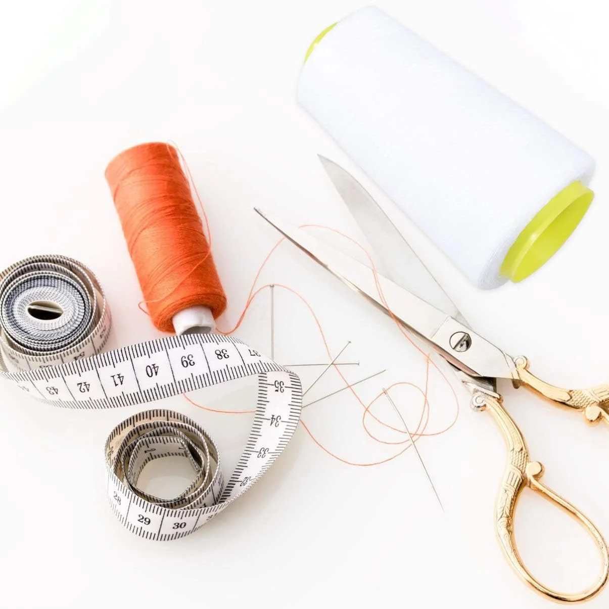 دوک نخ خیاطی 3000 یاردی برای سردوز، لحاف دوزی، روکش مبلمان، پرده دوزی، مهره دوزی و خیاطی با ماشین (سفید) دوک نخ خیاطی 3000 یاردی برای سردوز، لحاف دوزی، روکش مبلمان، پرده دوزی، مهره دوزی و خیاطی با ماشین (سفید)