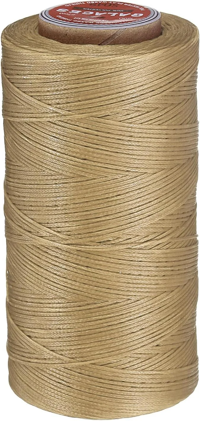 نخ موم زده چرم دوزی تخت QUARKZMAN، 270 متر / 295 یارد نخ موم زده پلی استر، نخ دوخت موم زده 150D برای صنایع دستی چرمی، صحافی، دستبندهای بافته شده، زرد شنی