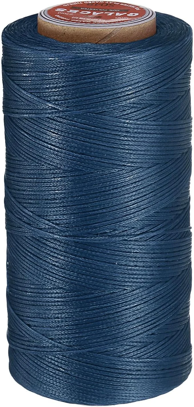 نخ موم زده چرم دوزی تخت QUARKZMAN، 270 متر / 295 یارد نخ موم زده پلی استر، نخ دوخت موم زده 150D برای صنایع دستی چرمی، صحافی، دستبندهای بافته شده، آبی