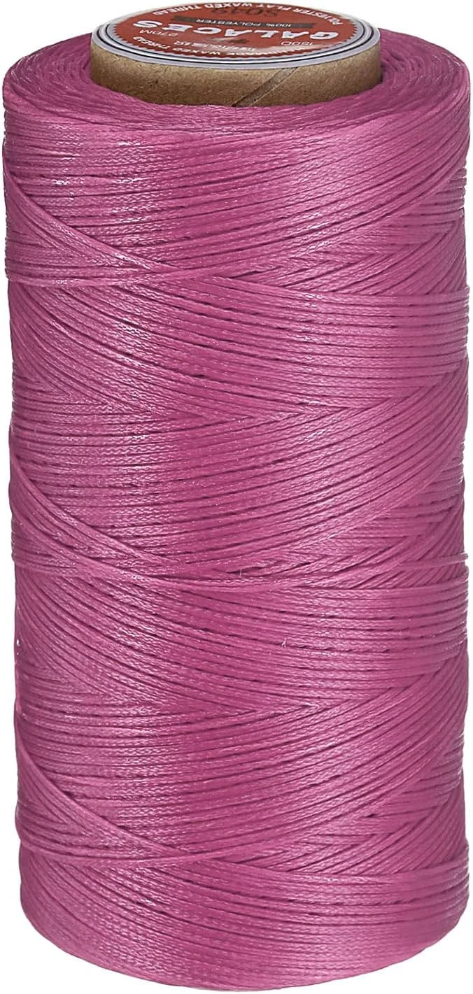 نخ موم زده چرم دوزی تخت QUARKZMAN، 270 متر / 295 یارد نخ موم زده پلی استر، نخ دوخت موم زده 150D برای صنایع دستی چرمی، صحافی، دستبندهای بافته شده، صورتی کم رنگ