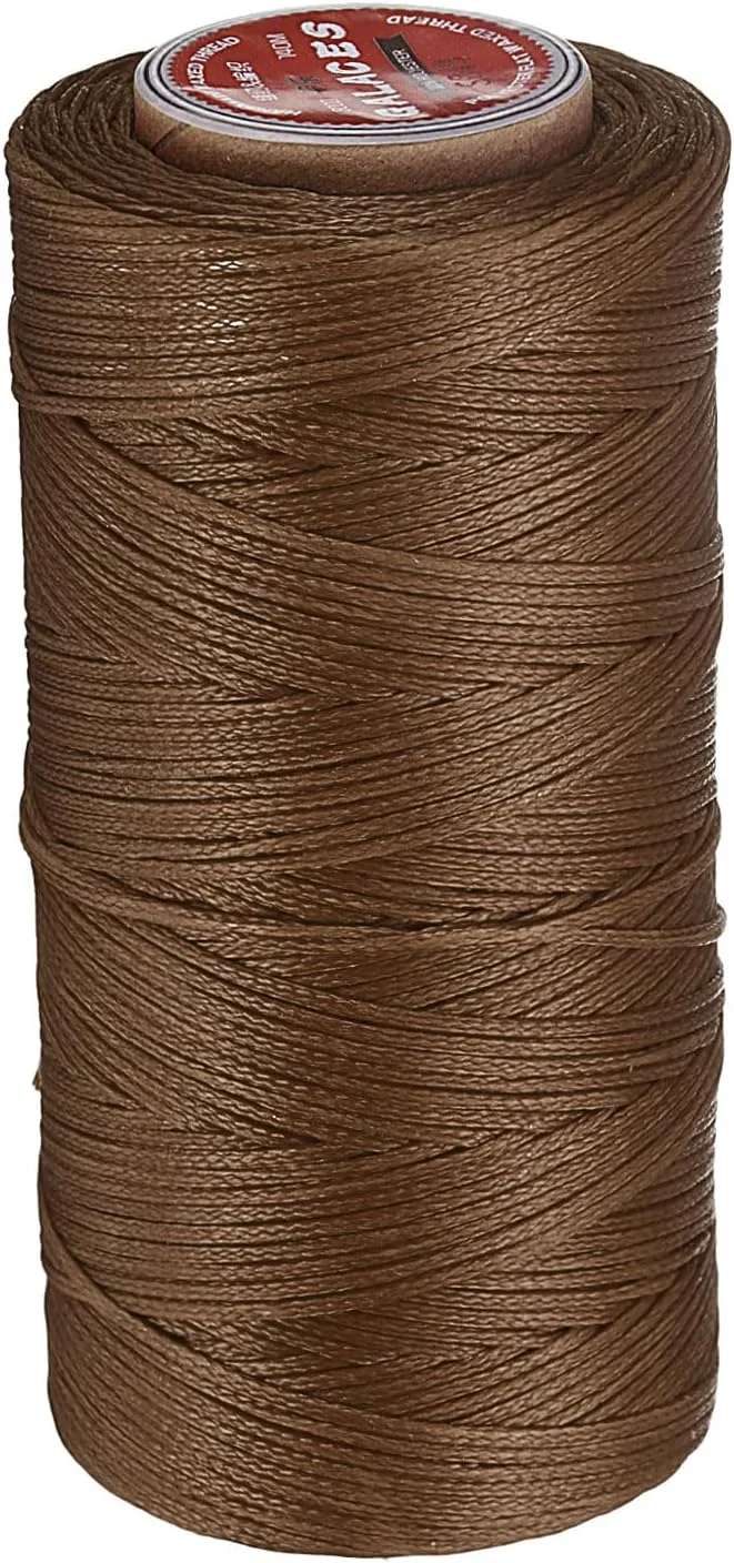 نخ موم زده چرم دوزی تخت QUARKZMAN، 140 متر / 153 یارد نخ موم زده پلی استر، نخ خیاطی موم زده 300D برای صنایع دستی چرمی، صحافی، دستبندهای بافته شده، قهوه ای