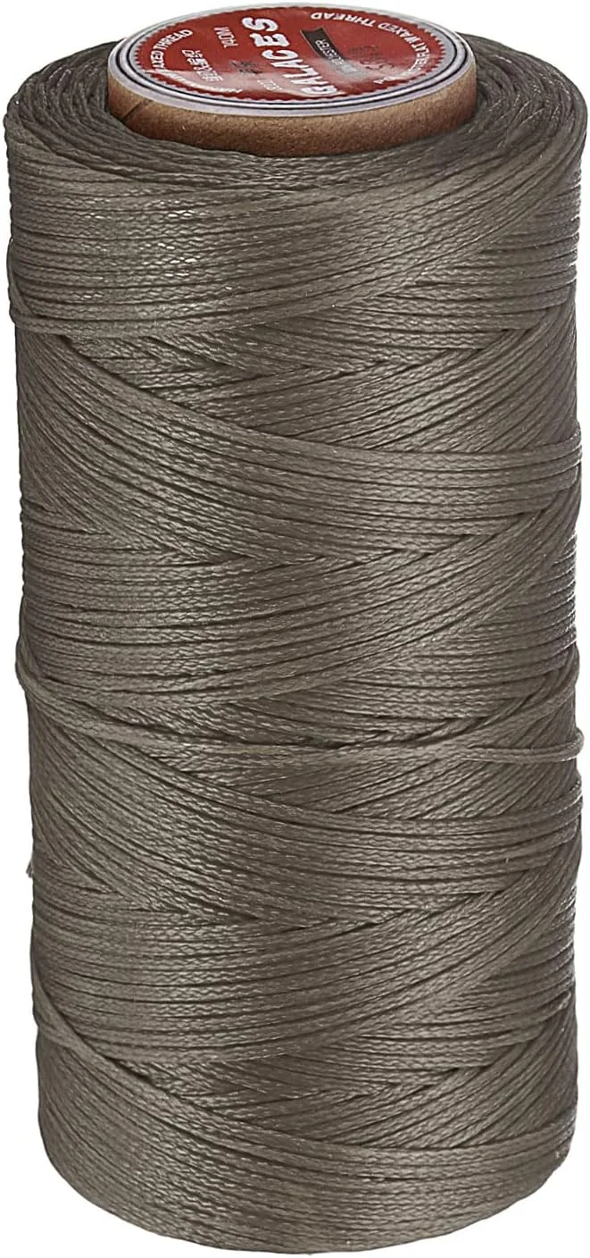 نخ موم زده چرم دوزی تخت QUARKZMAN، 140 متر / 153 یارد نخ موم زده پلی استر، نخ خیاطی موم زده 300D برای صنایع دستی چرمی، صحافی، دستبندهای بافته شده، قهوه ای خاکستری