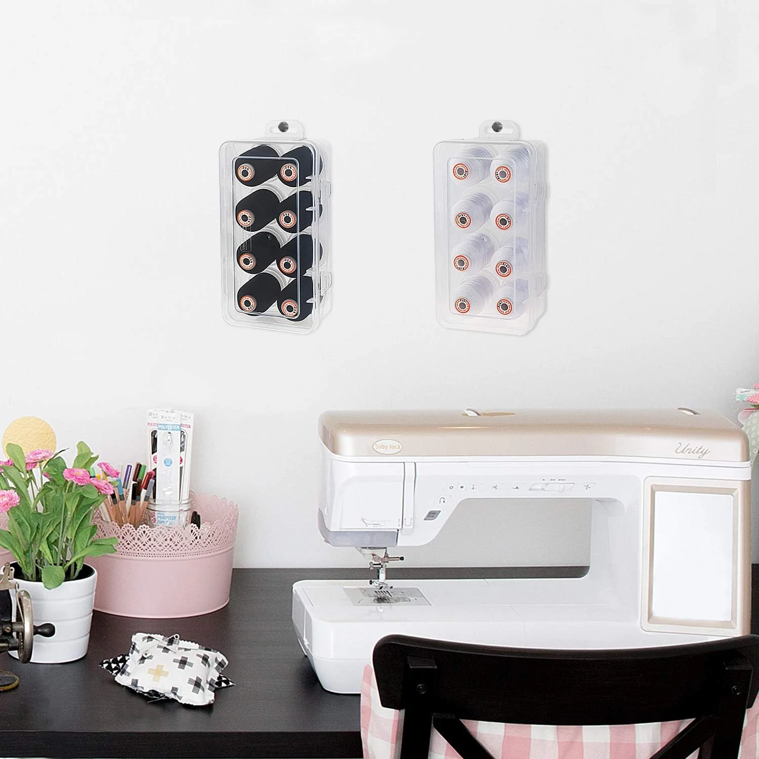 نخ گلدوزی پلی استر New brothread، 1000 متر هر کدام با جعبه نگهداری پلاستیکی شفاف برای گلدوزی و لحاف دوزی - 4 عدد سفید + 4 عدد مشکی نخ گلدوزی پلی استر New brothread، 1000 متر هر کدام با جعبه نگهداری پلاستیکی شفاف برای گلدوزی و لحاف دوزی - 4 عدد سفید + 4 عدد مشکی