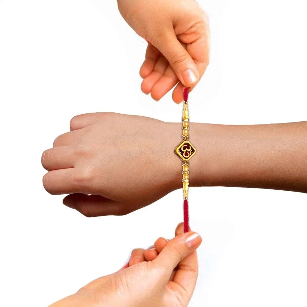 جای شری هندیکرافتس راخی برای برادران برای Raksha Bandan طرح گرد قرمز راخی سنگ مهره طراحی مجموعه راخی 10 عددی جای شری هندیکرافتس راخی برای برادران برای Raksha Bandan طرح گرد قرمز راخی سنگ مهره طراحی مجموعه راخی 10 عددی
