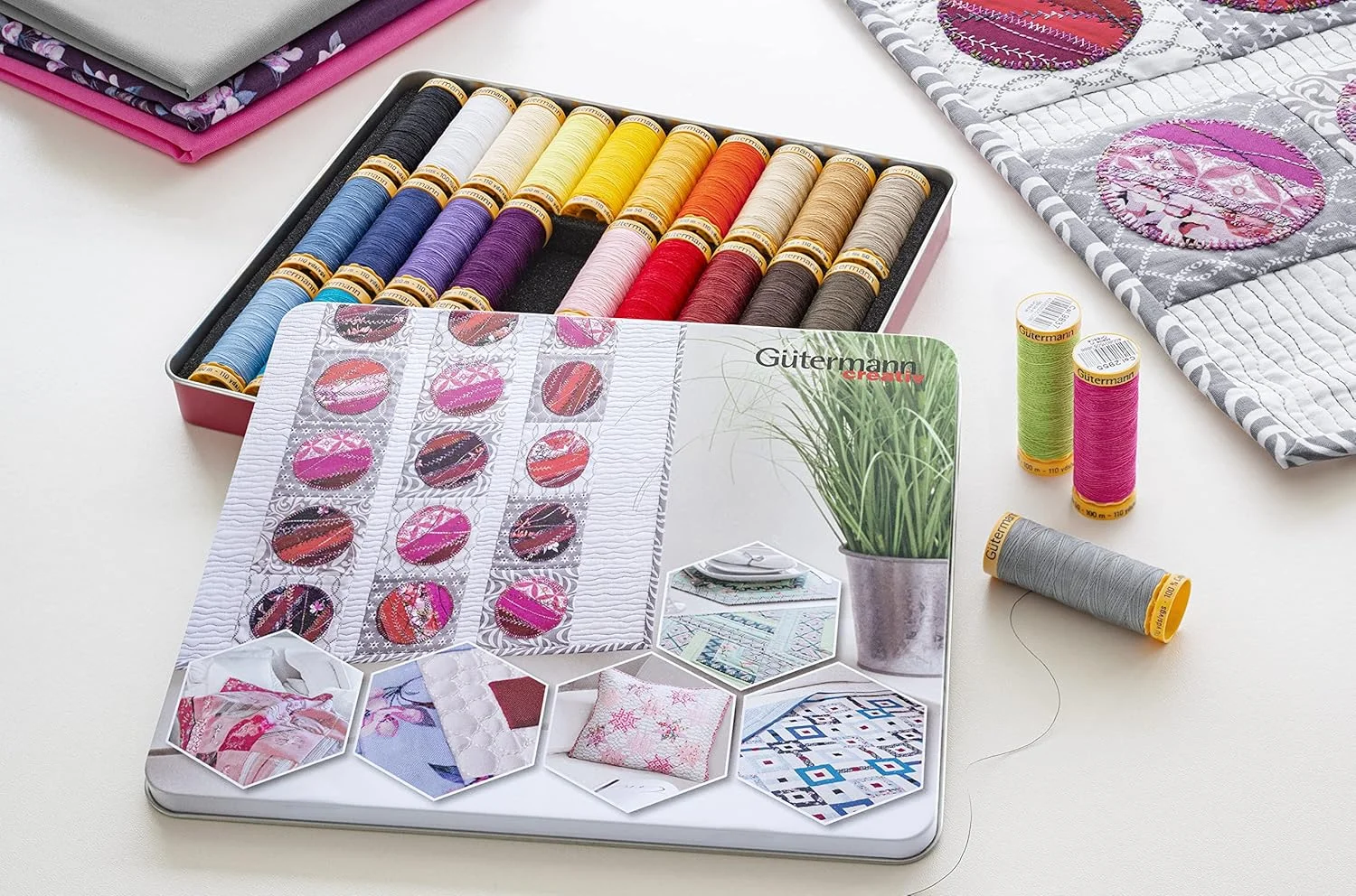 جعبه نخ پنبه ای Gütermann Creativ با 30 قرقره نخ پنبه ای C Ne 50 100 متری رنگ های متنوع جعبه نخ پنبه ای Gütermann Creativ با 30 قرقره نخ پنبه ای C Ne 50 100 متری رنگ های متنوع