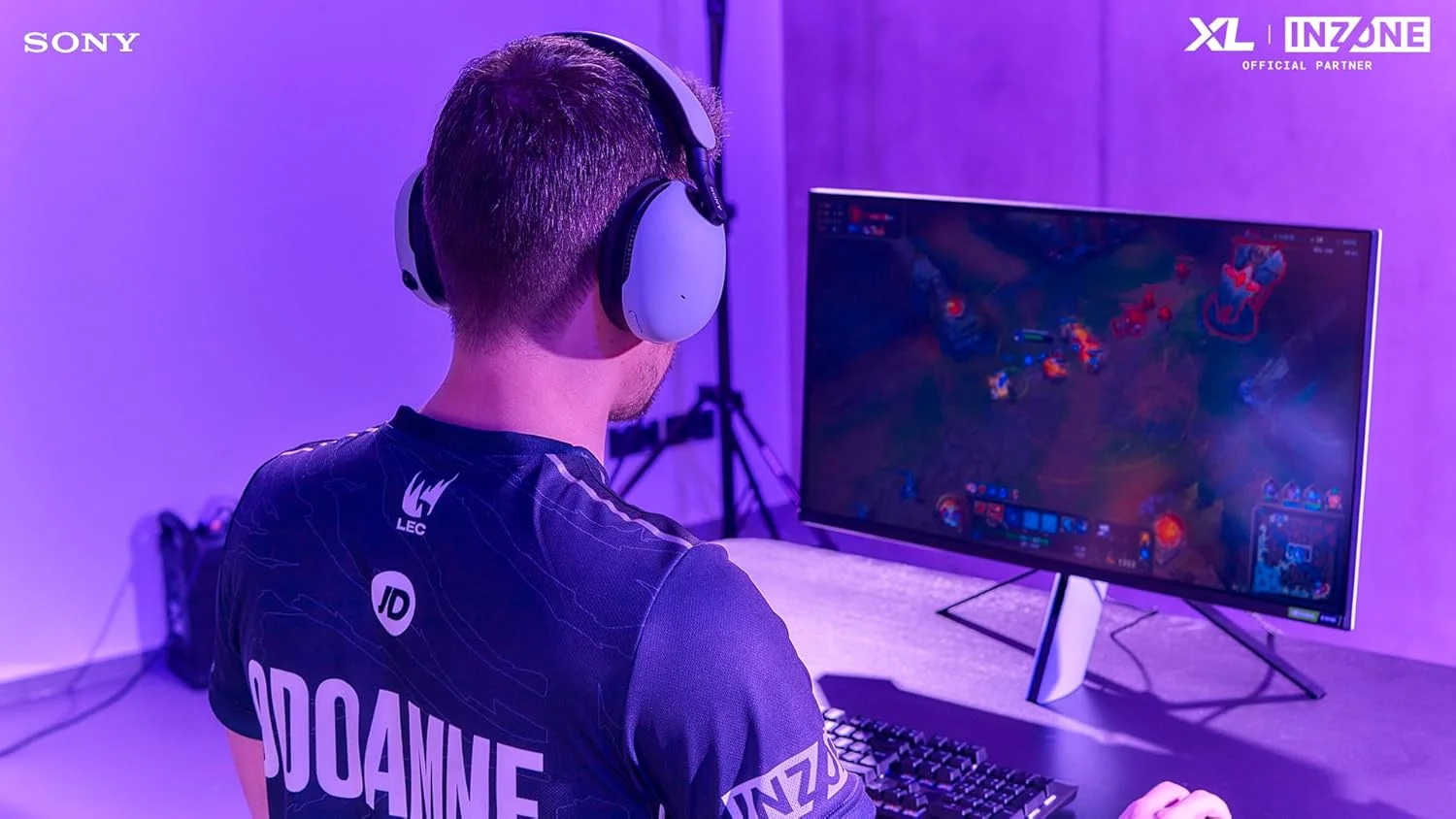 هدست گیمینگ بیسیم حذف نویز سونی INZONE H9 - صدای فضایی 360 درجه برای بازی - 32 ساعت عمر باتری میکروفون بوم - بلوتوث برای تماس - PC/PS5 - مناسب برای پلی استیشن هدست گیمینگ بیسیم حذف نویز سونی INZONE H9 - صدای فضایی 360 درجه برای بازی - 32 ساعت عمر باتری میکروفون بوم - بلوتوث برای تماس - PC/PS5 - مناسب برای پلی استیشن