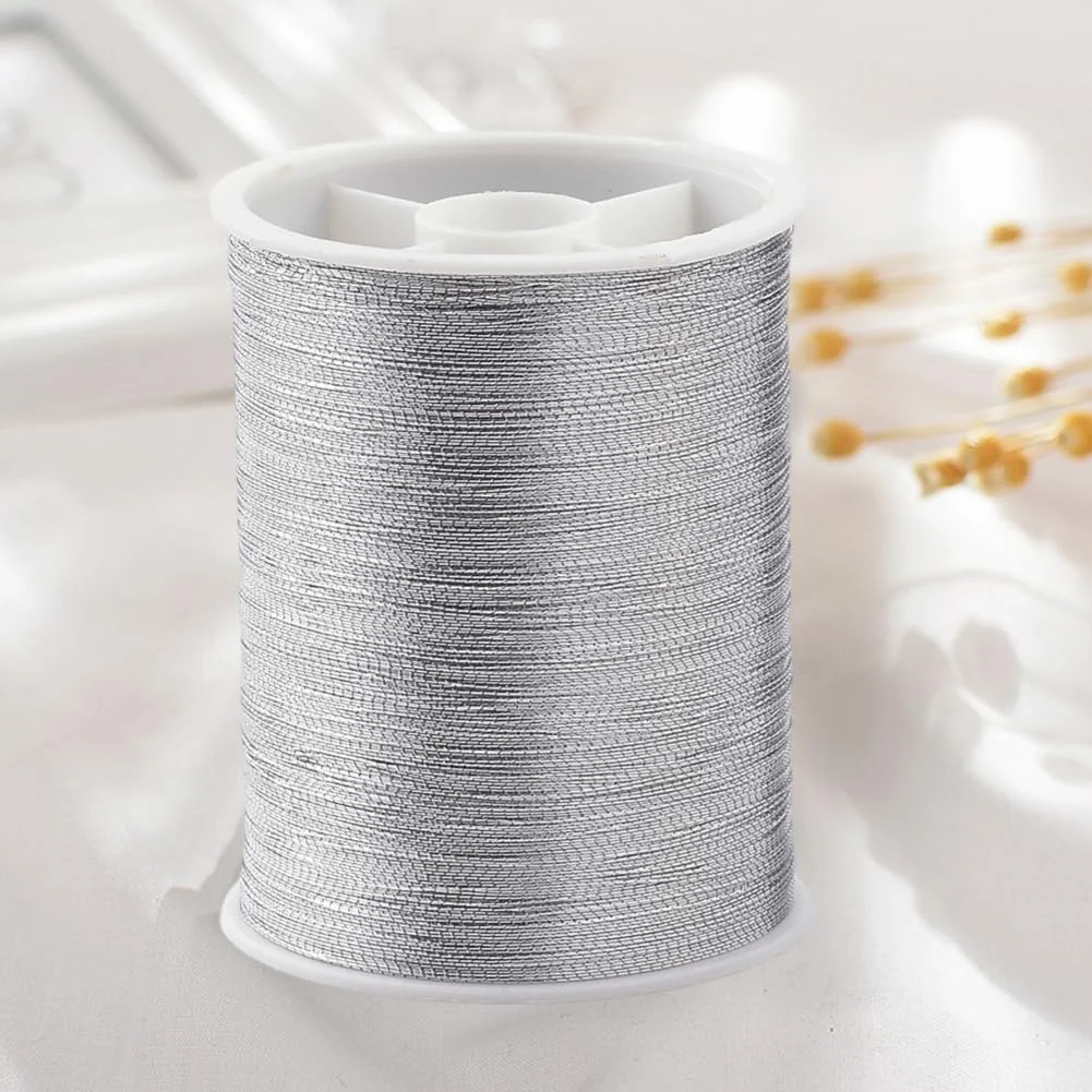 کابودیالز 20 قرقره نخ نقره ای 1100 متری براق برای گلدوزی، خیاطی با ماشین، لحاف دوزی، نخ های زرق و برق دار فلزی PET برای دوخت، ساخت کاردستی، سوزن دوزی و تزئین لباس