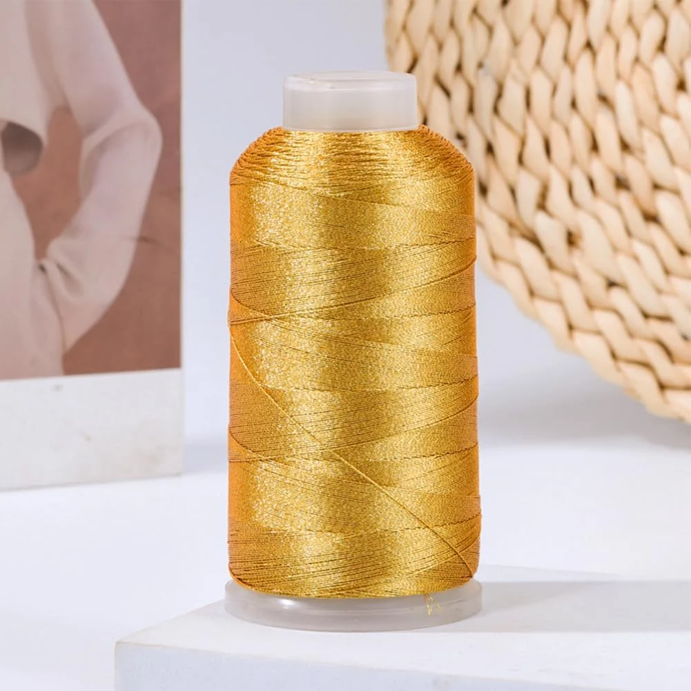 نخ خیاطی متالیک طلایی CABODYALS 1200M 0.2MM 3 لایه، نخ گلدوزی نایلونی برای ماشین گلدوزی، رشته براق اکلیلی کریسمس با قرقره برای خیاطی کامپیوتری، ساخت جواهرات، صنایع دستی، آویز تزئینی