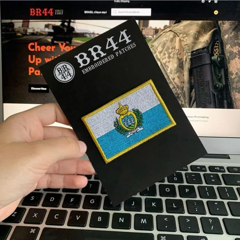 تکه دوزی پرچم سان مارینو BR44 BPSMT001 برای یونیفرم، کیمونو، جلیقه موتور سیکلت، اتو یا دوخت تکه دوزی پرچم سان مارینو BR44 BPSMT001 برای یونیفرم، کیمونو، جلیقه موتور سیکلت، اتو یا دوخت