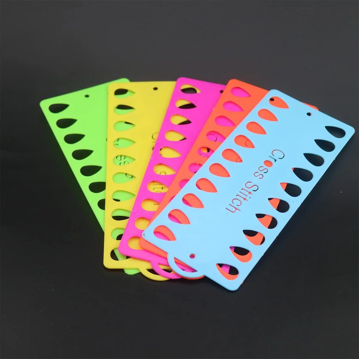 بسته 12 عددی ارگانایزر نخ گلدوزی Auswalar، لوازم جانبی گلدوزی، ابزار نگهدارنده نخ سوزن دوزی، 20 موقعیت، ابزار خیاطی برای نخ، کاردستی، ذخیره سازی خیاطی DIY (چند رنگ)