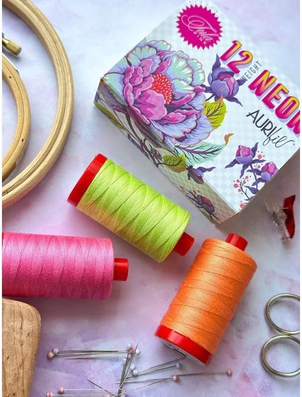 مجموعه نخ نئون Aurifil Untamed 12wt، 3 قرقره بزرگ، مجموعه 100% پنبه ایده آل برای خیاطی، کاردستی و تکه دوزی