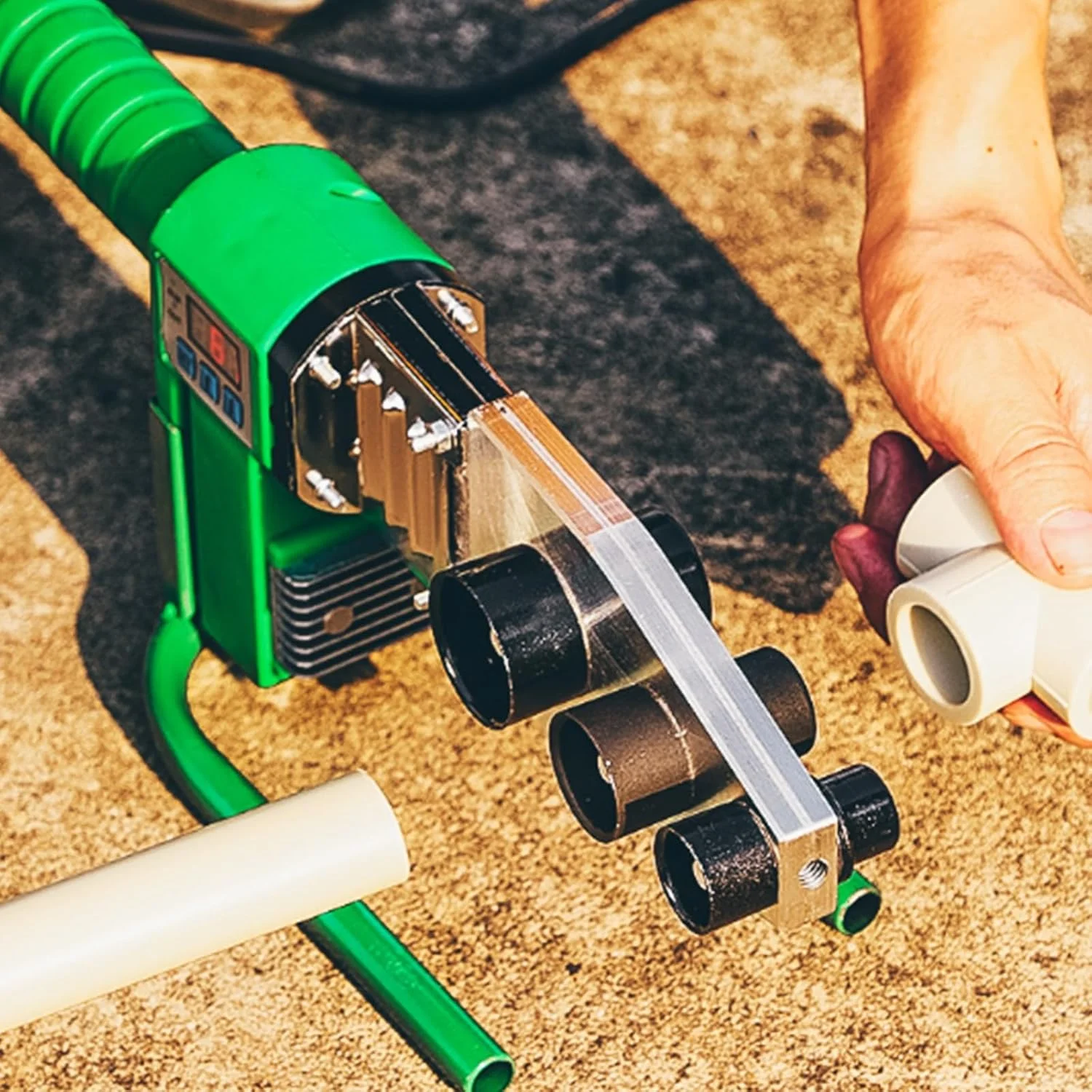 دستگاه جوش پلاستیک HENGJINGTR 800W/220V، دستگاه ذوب گرم لوله آب با دمای ثابت و نمایشگر دیجیتال برای جوشکاری لوله های PPR، PB، PE با اندازه 20-32 میلی متر