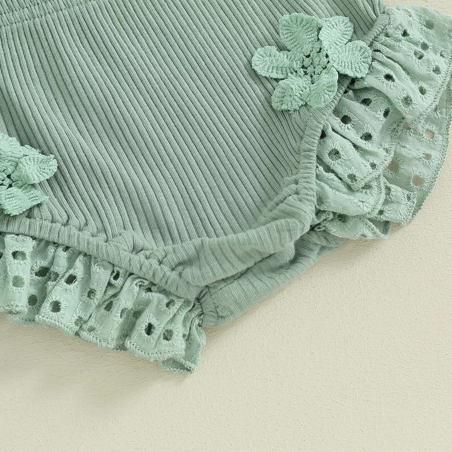 ست لباس تابستانی 2 تکه دخترانه نوزاد LYSINK، شامل تاپ های بدون آستین طرح دار و شورت های چین دار کشی ست لباس تابستانی 2 تکه دخترانه نوزاد LYSINK، شامل تاپ های بدون آستین طرح دار و شورت های چین دار کشی