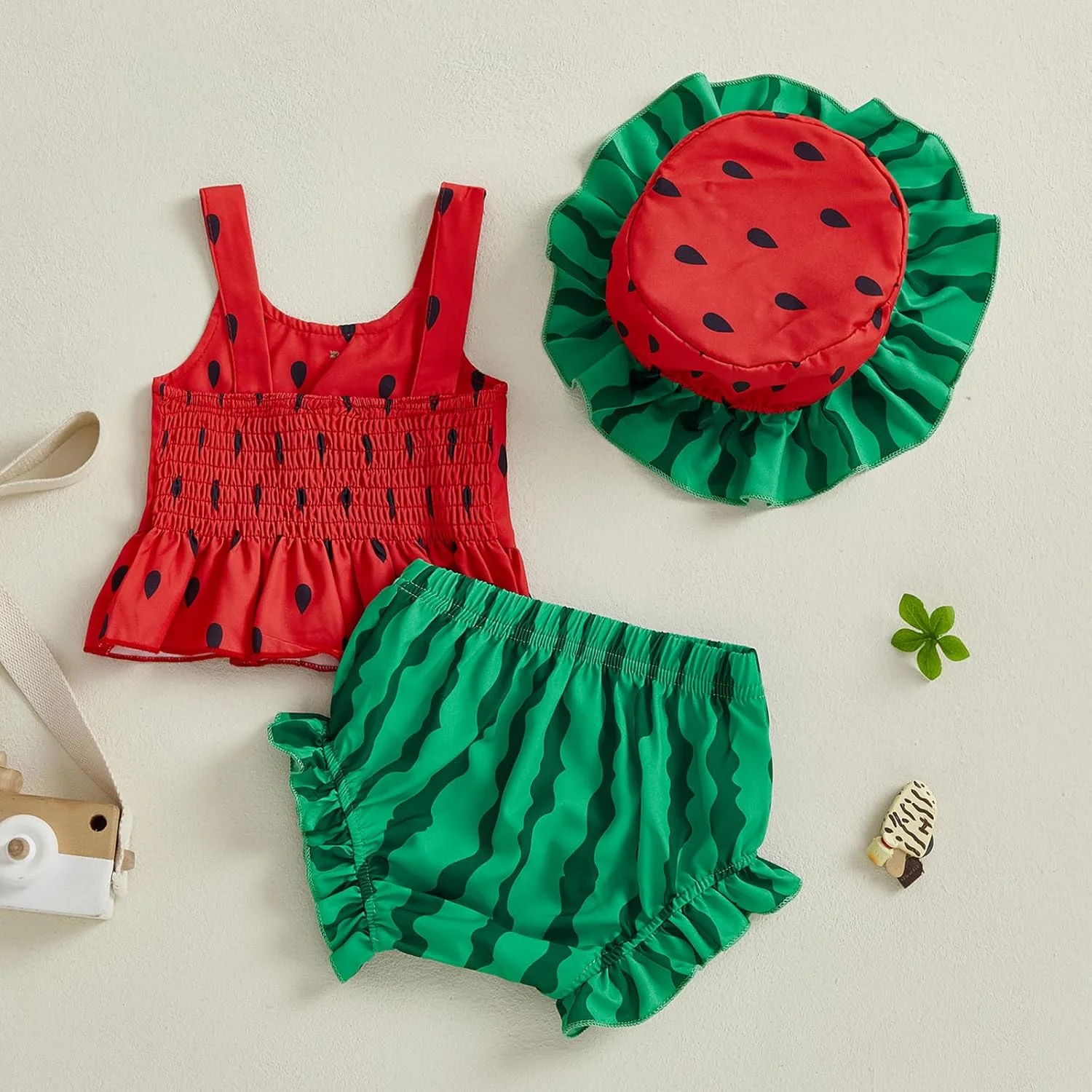 ست لباس نوزاد دخترانه Lefyira طرح هندوانه، شامل تاپ رکابی چیندار، شورت و شلوارک کتان، لباس میوه ای تابستانی ست لباس نوزاد دخترانه Lefyira طرح هندوانه، شامل تاپ رکابی چیندار، شورت و شلوارک کتان، لباس میوه ای تابستانی