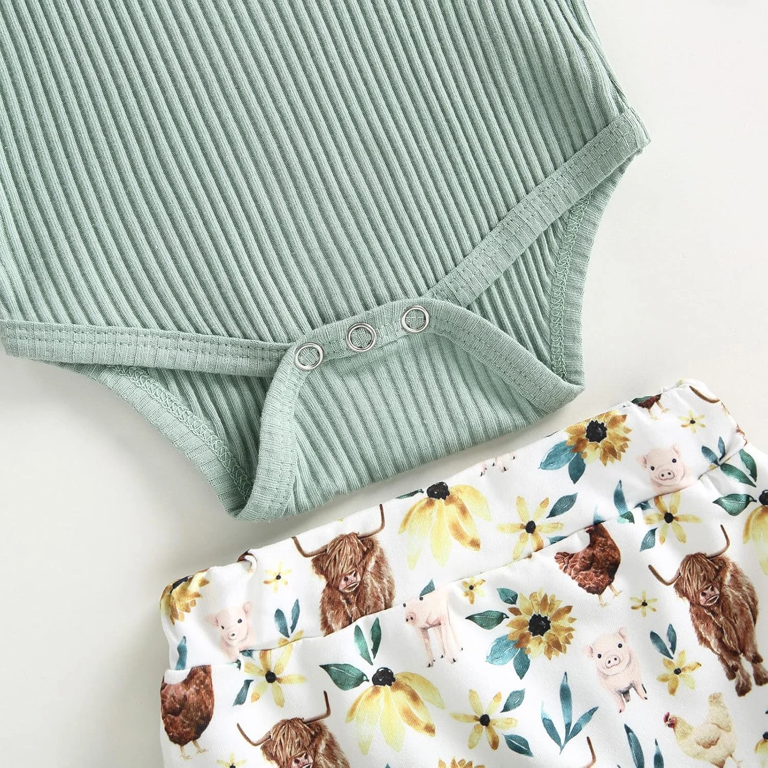 ست لباس نوزادی دخترانه Kuriozud، شامل تاپ بادی رکابی و شورت پفی چیندار، مناسب فصل تابستان، 2 تکه ست لباس نوزادی دخترانه Kuriozud، شامل تاپ بادی رکابی و شورت پفی چیندار، مناسب فصل تابستان، 2 تکه