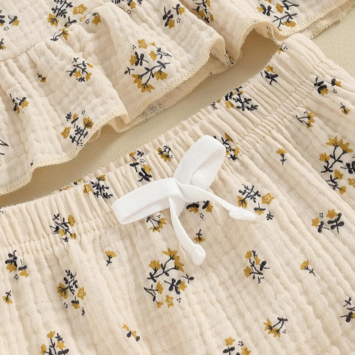 ست لباس تابستانی نوزاد دخترانه Kayotuas شامل تاپ بدون آستین یقه هالتر طرح گل، شورت چیندار و هدبند پاپیونی، 3 تکه ست لباس تابستانی نوزاد دخترانه Kayotuas شامل تاپ بدون آستین یقه هالتر طرح گل، شورت چیندار و هدبند پاپیونی، 3 تکه