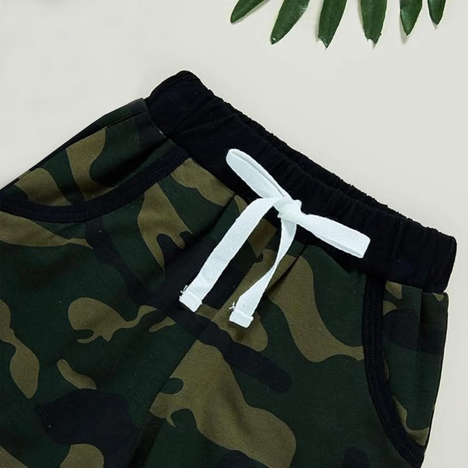 ست لباس تابستانی پسرانه BOVOSHA، تاپ رکابی طرح دار + شورت استتار ست لباس تابستانی پسرانه BOVOSHA، تاپ رکابی طرح دار + شورت استتار