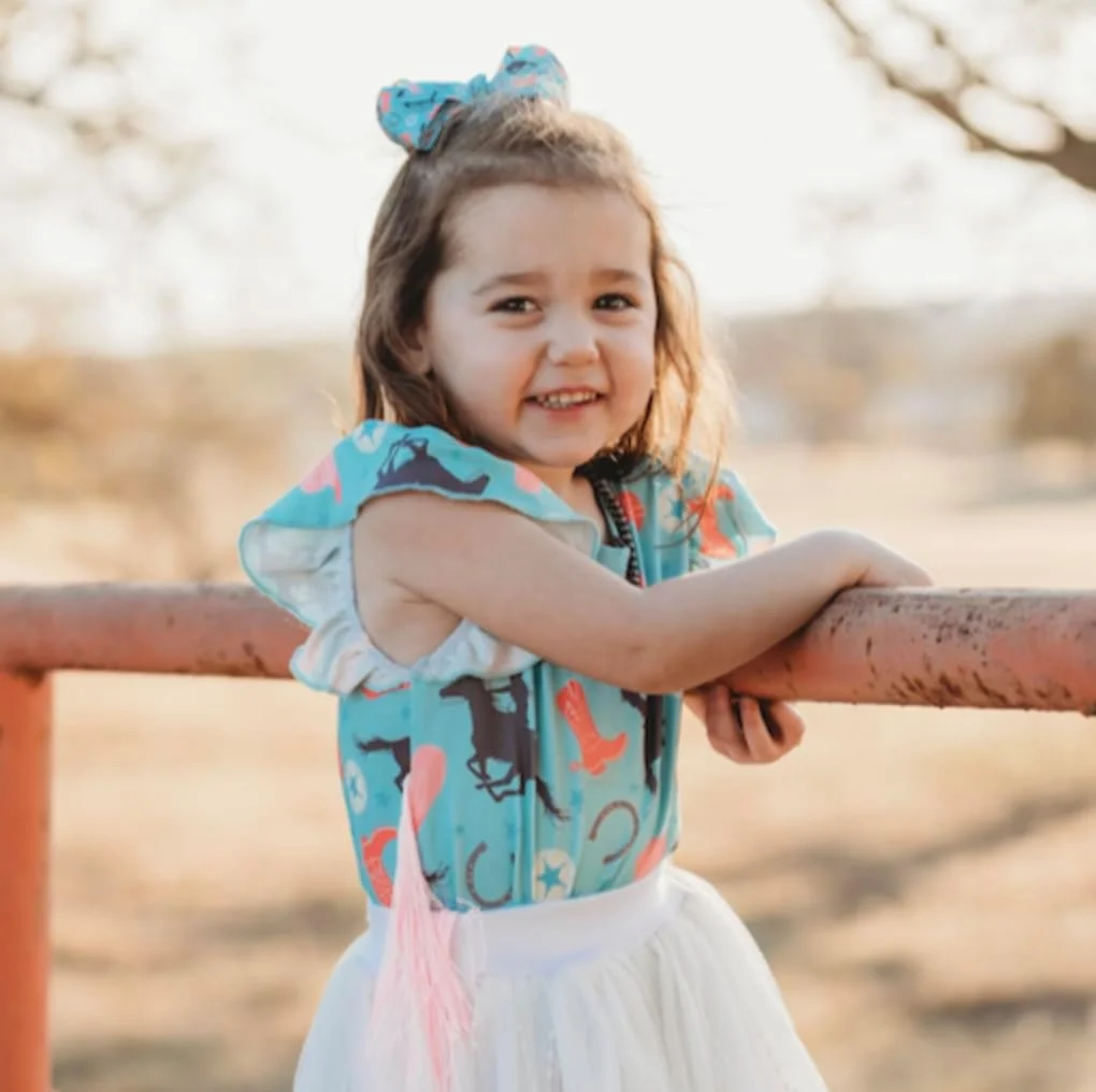 پیراهن دخترانه فیروزه ای گاوچران شی بیبی با ریشه پیراهن دخترانه فیروزه ای گاوچران شی بیبی با ریشه