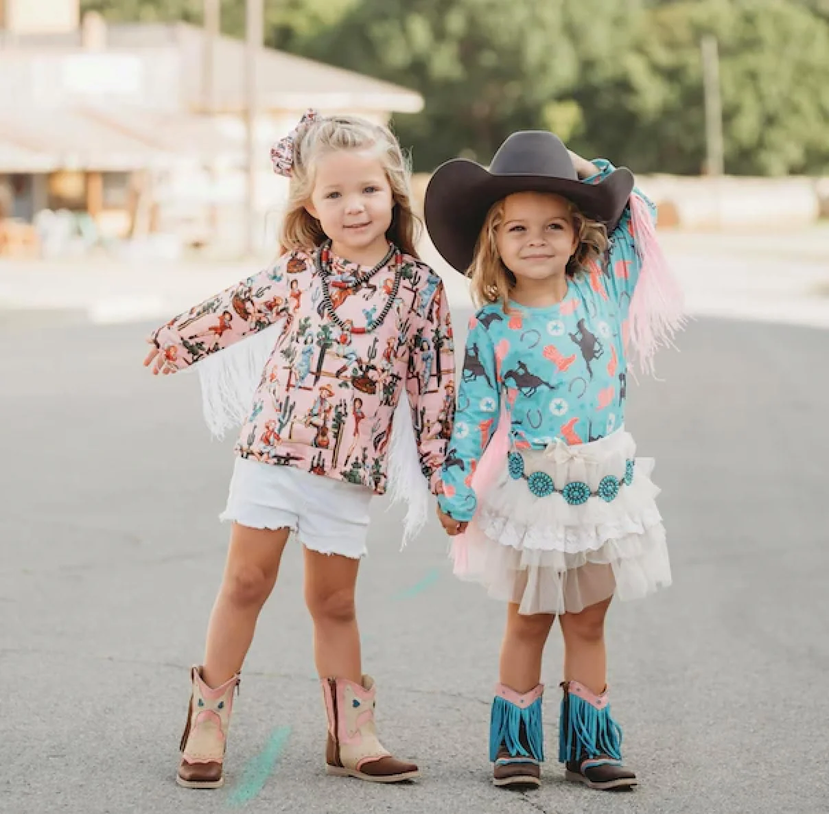 پیراهن دخترانه فیروزه ای گاوچران شی بیبی با ریشه پیراهن دخترانه فیروزه ای گاوچران شی بیبی با ریشه