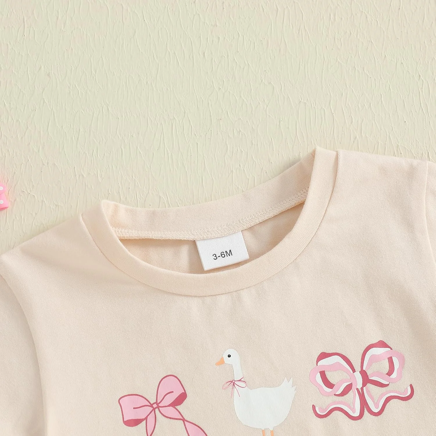 لباس تابستانی نوزاد دختر آستین کوتاه حباب دار رامپر پاپیون طرح غاز چاپ شده بادی تاپ لباس تابستانی نوزاد دختر آستین کوتاه حباب دار رامپر پاپیون طرح غاز چاپ شده بادی تاپ