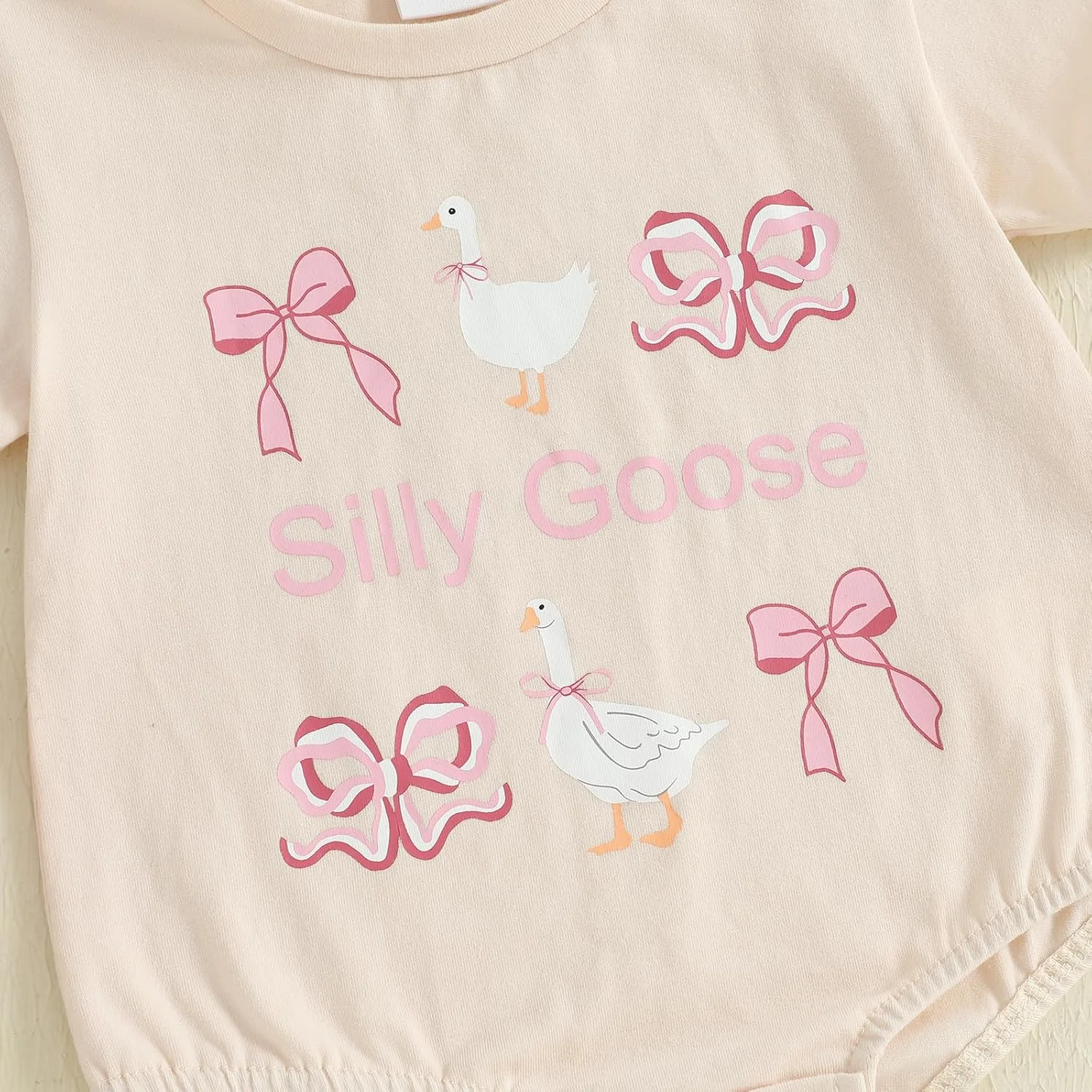 لباس تابستانی نوزاد دختر آستین کوتاه حباب دار رامپر پاپیون طرح غاز چاپ شده بادی تاپ لباس تابستانی نوزاد دختر آستین کوتاه حباب دار رامپر پاپیون طرح غاز چاپ شده بادی تاپ