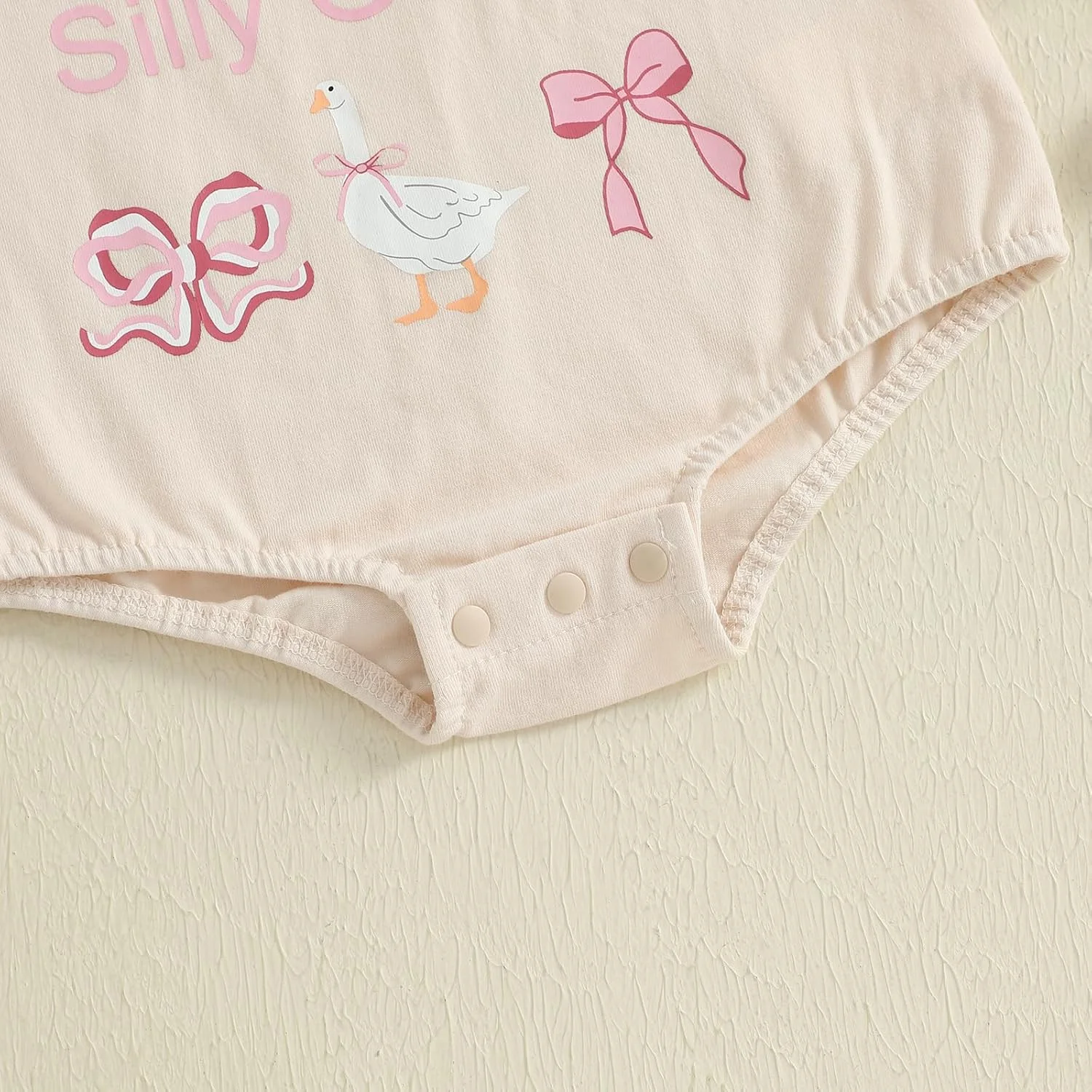 لباس تابستانی نوزاد دختر آستین کوتاه حباب دار رامپر پاپیون طرح غاز چاپ شده بادی تاپ لباس تابستانی نوزاد دختر آستین کوتاه حباب دار رامپر پاپیون طرح غاز چاپ شده بادی تاپ