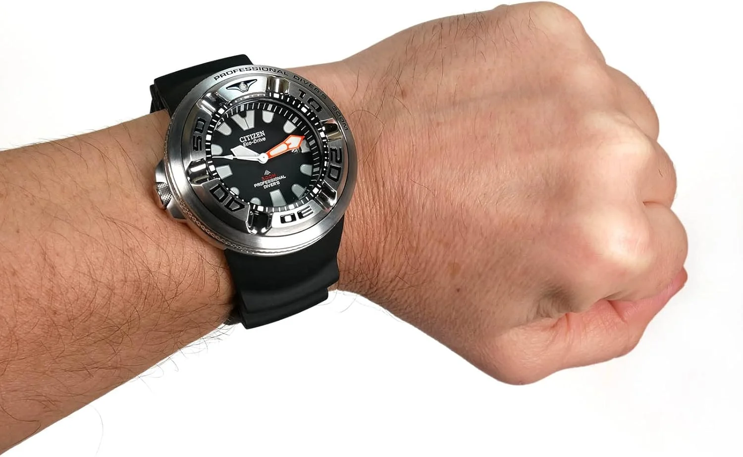 ساعت مچی مردانه سیتیزن Promaster Dive Eco-Drive، سه عقربه تاریخ دار، بند پلی اورتان، دارای گواهینامه ISO، شیشه منحنی ضد انعکاس، قاب و تاج پیچی