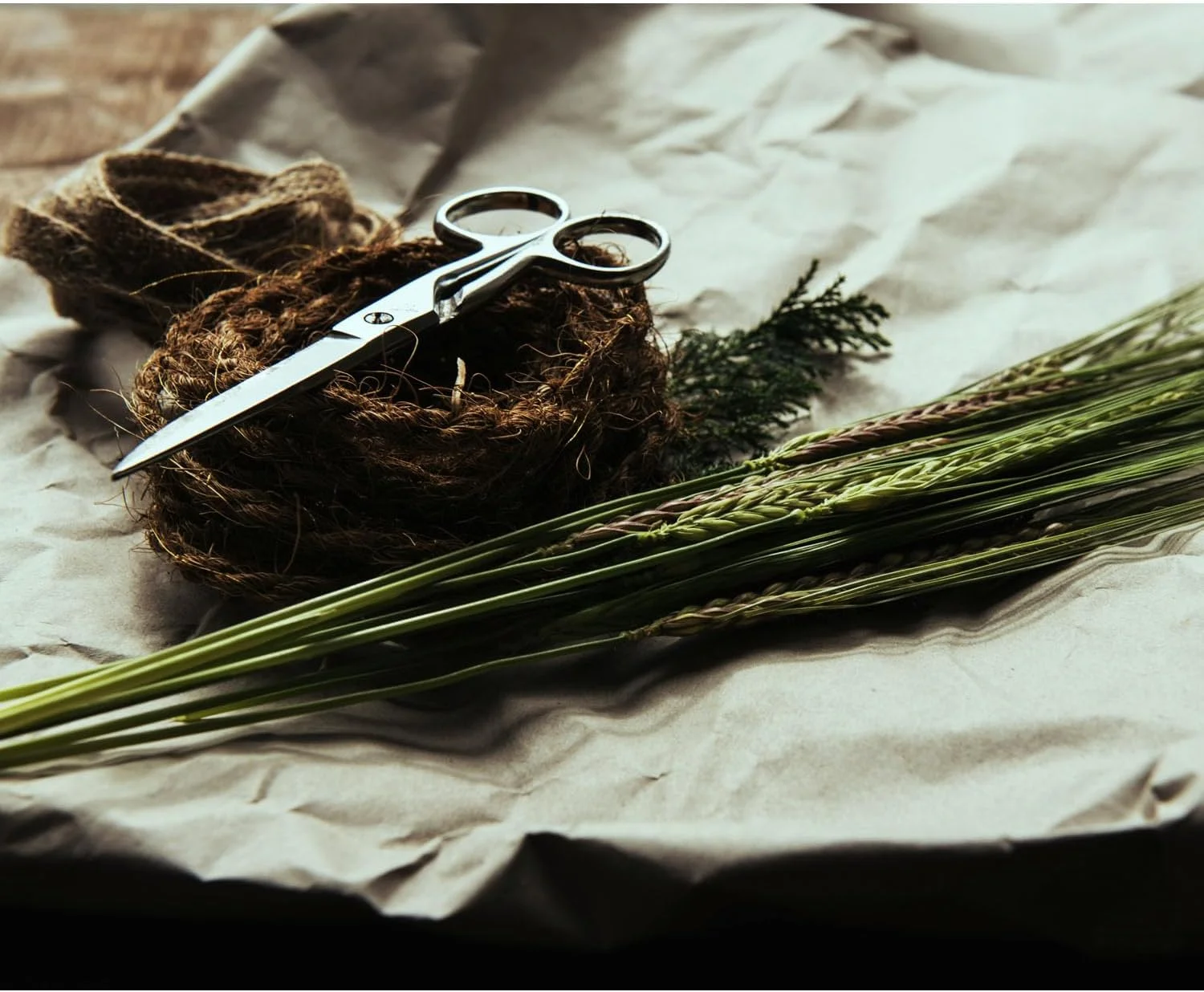 قیچی اداری نقره ای Yutoner، قیچی خیاطی سنگین، برش پارچه خیاطی، قیچی برش کاغذ، کاتر استیل ضد زنگ، قیچی چرم، هنر و صنایع دستی اداری (7 اینچ)