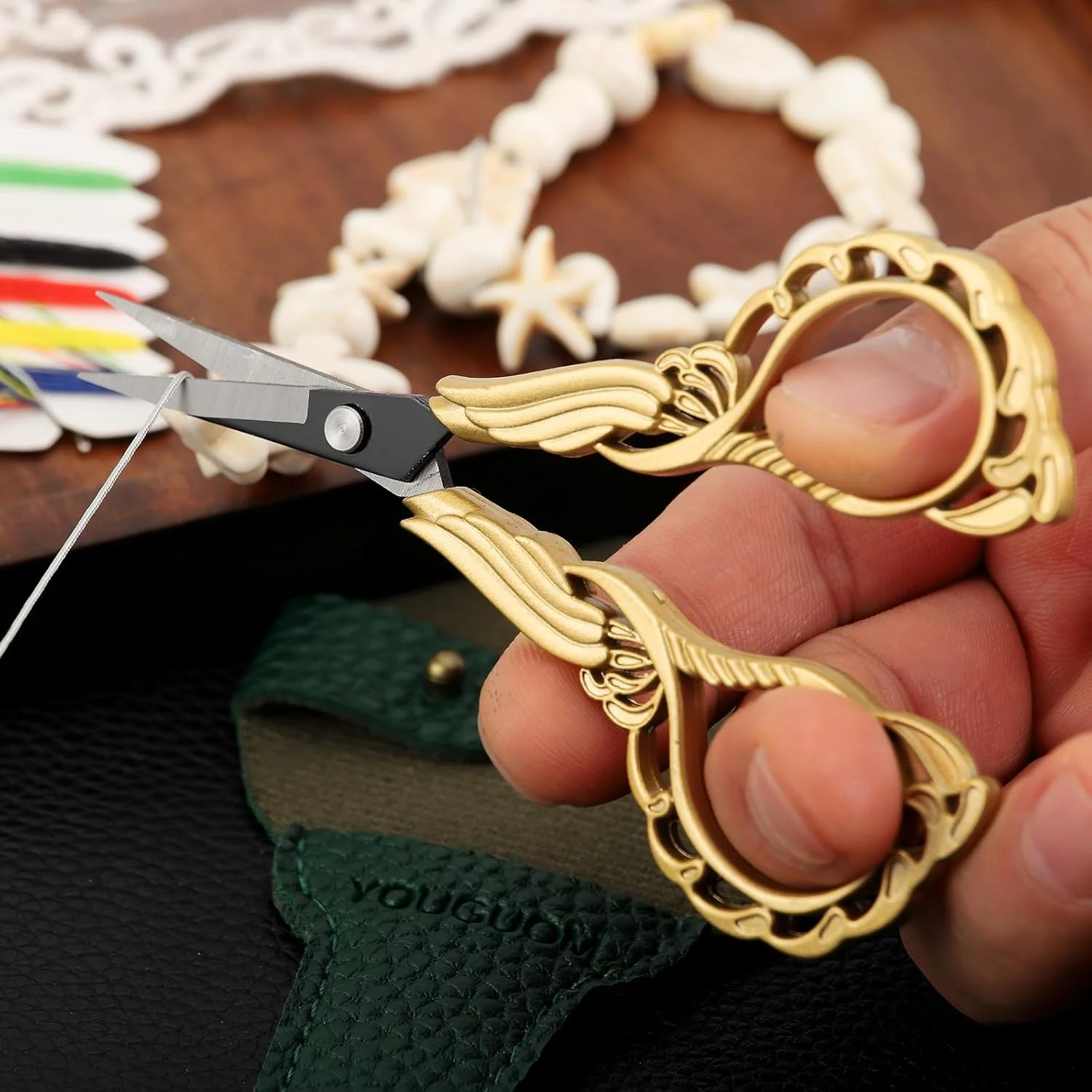 قیچی خیاطی کوچک YOUGUOM با کیف، مناسب برای گلدوزی، کاردستی، بافندگی، سوزن دوزی، کوک ضربدری، قلاب بافی، نخ، پارچه و برش دقیق قیچی خیاطی کوچک YOUGUOM با کیف، مناسب برای گلدوزی، کاردستی، بافندگی، سوزن دوزی، کوک ضربدری، قلاب بافی، نخ، پارچه و برش دقیق