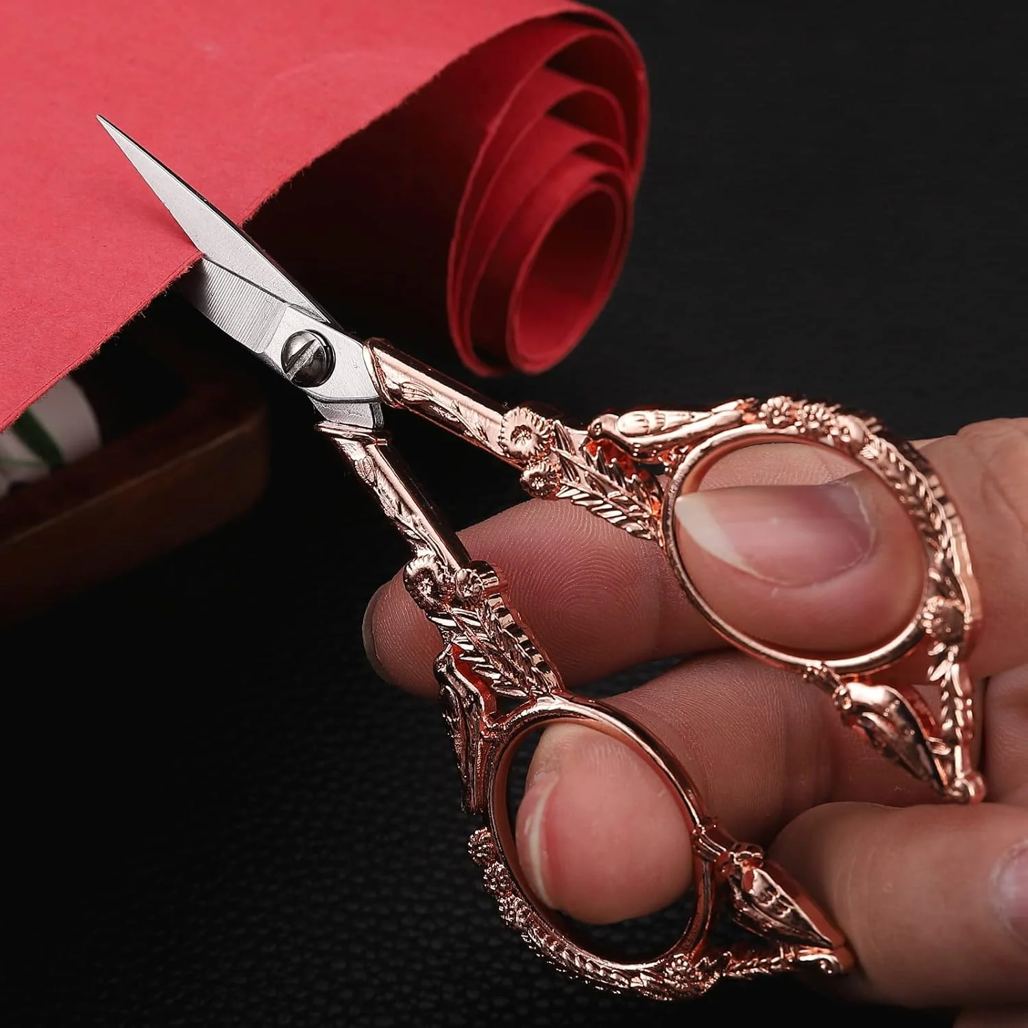 قیچی گلدوزی YOUGUOM - قیچی کوچک نوک تیز قدیمی برای کاردستی، آثار هنری، ابزار DIY صنایع دستی، 4.6 اینچ طرح پرنده رزگلد قیچی گلدوزی YOUGUOM - قیچی کوچک نوک تیز قدیمی برای کاردستی، آثار هنری، ابزار DIY صنایع دستی، 4.6 اینچ طرح پرنده رزگلد