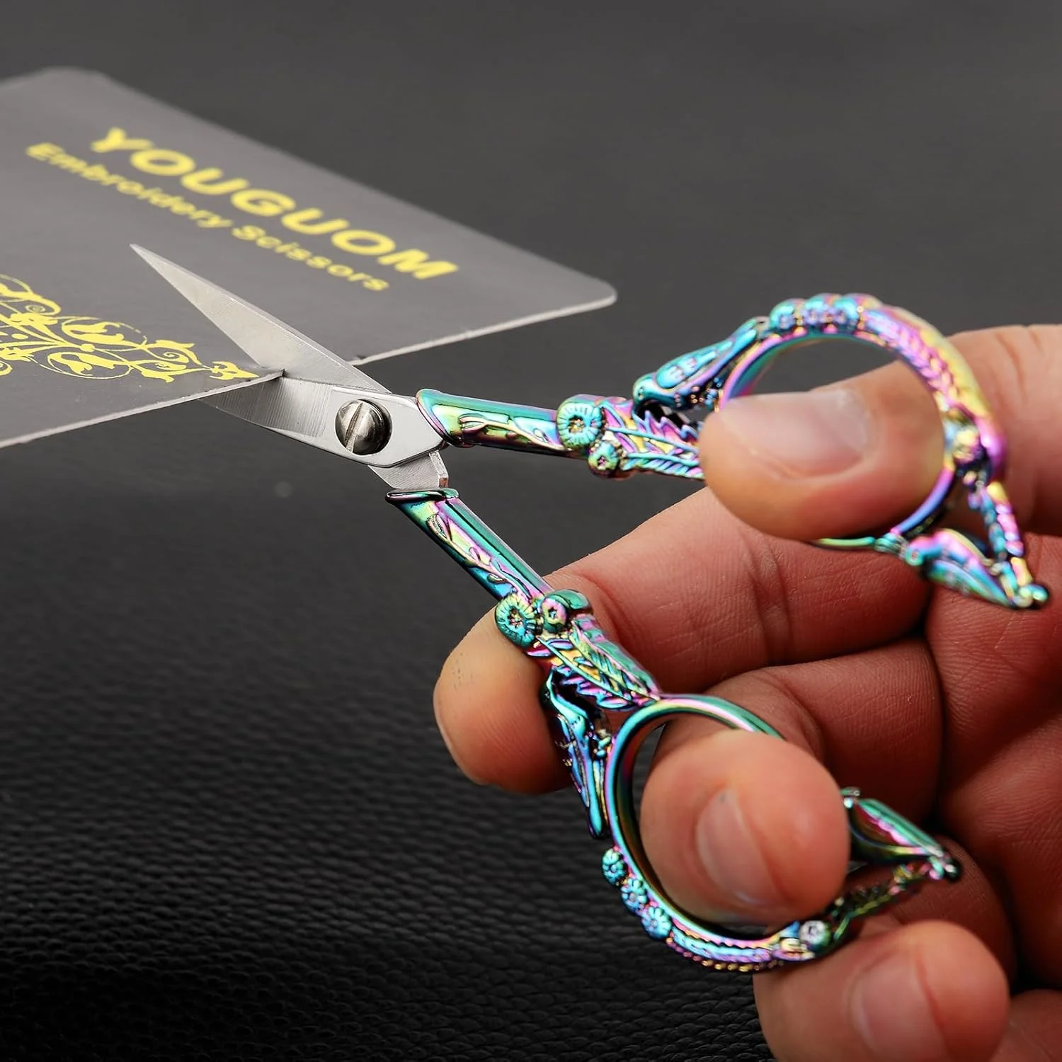 قیچی گلدوزی YOUGUOM - قیچی کوچک و ظریف با طرح پرنده رنگین کمانی 4.6 اینچی برای کارهای دستی، هنری، نخ، ابزار DIY، برش نخ قیچی گلدوزی YOUGUOM - قیچی کوچک و ظریف با طرح پرنده رنگین کمانی 4.6 اینچی برای کارهای دستی، هنری، نخ، ابزار DIY، برش نخ