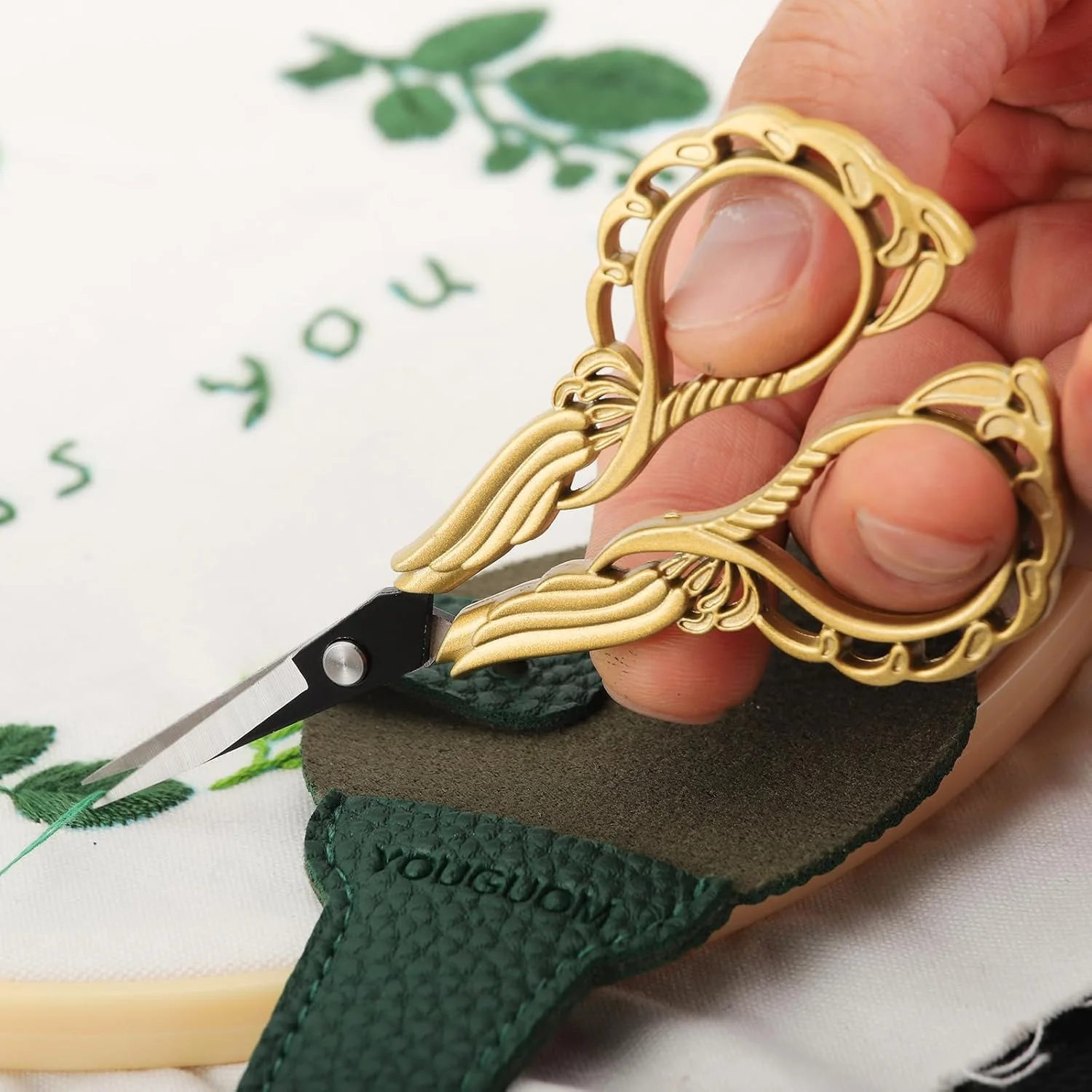 قیچی خیاطی کوچک YOUGUOM با کیف، مناسب برای گلدوزی، کاردستی، بافندگی، سوزن دوزی، کوک ضربدری، قلاب بافی، نخ، پارچه و برش دقیق قیچی خیاطی کوچک YOUGUOM با کیف، مناسب برای گلدوزی، کاردستی، بافندگی، سوزن دوزی، کوک ضربدری، قلاب بافی، نخ، پارچه و برش دقیق