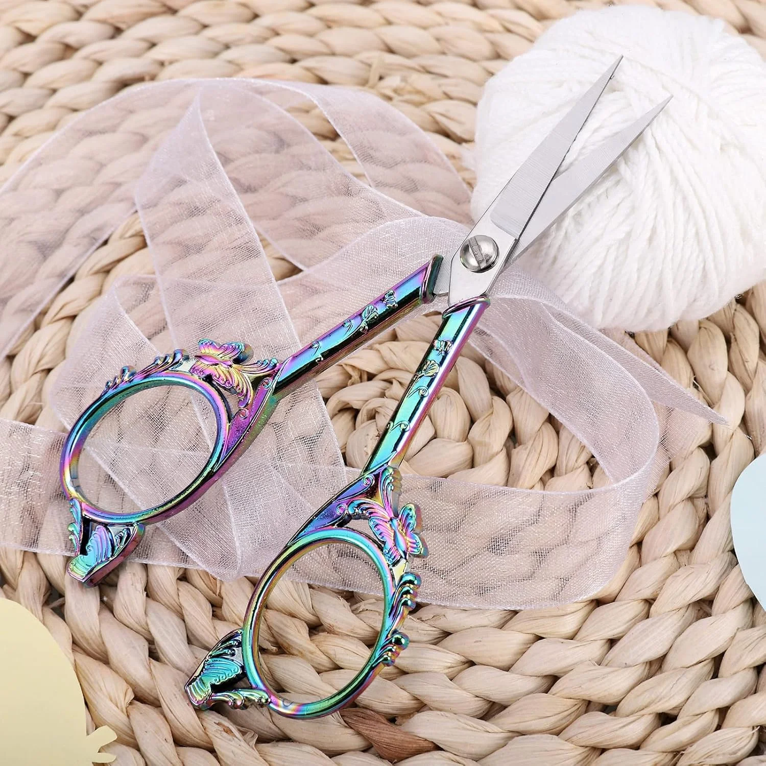 قیچی گلدوزی و خیاطی YOUGUOM - قیچی کوچک و تیز با طرح قدیمی برای صنایع دستی، آثار هنری، نخ دوزی، ابزار DIY، نخ چین، 4.7 اینچ طرح پروانه رنگین کمانی قیچی گلدوزی و خیاطی YOUGUOM - قیچی کوچک و تیز با طرح قدیمی برای صنایع دستی، آثار هنری، نخ دوزی، ابزار DIY، نخ چین، 4.7 اینچ طرح پروانه رنگین کمانی