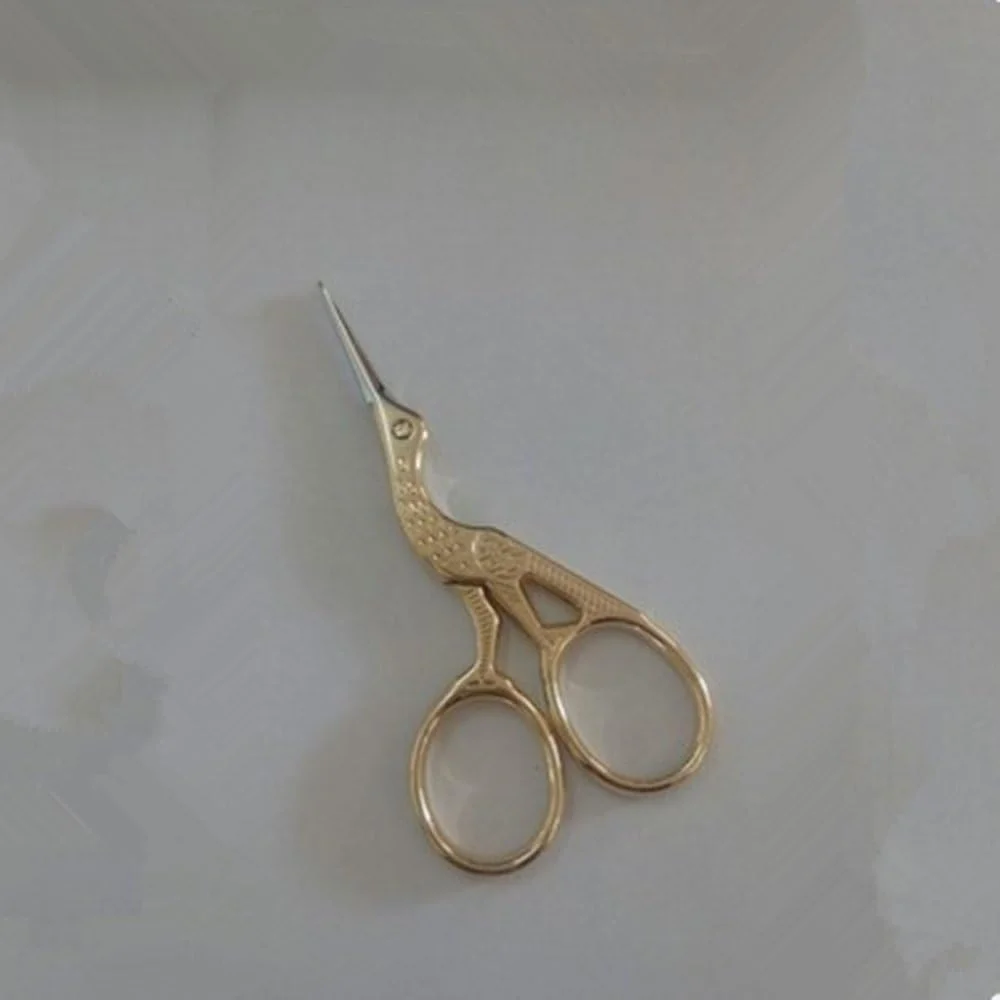 قیچی خیاطی طرح لک لک طلایی YEQIN (TM) یک عددی، مناسب لوازم خیاطی پارچه (کوچک) قیچی خیاطی طرح لک لک طلایی YEQIN (TM) یک عددی، مناسب لوازم خیاطی پارچه (کوچک)