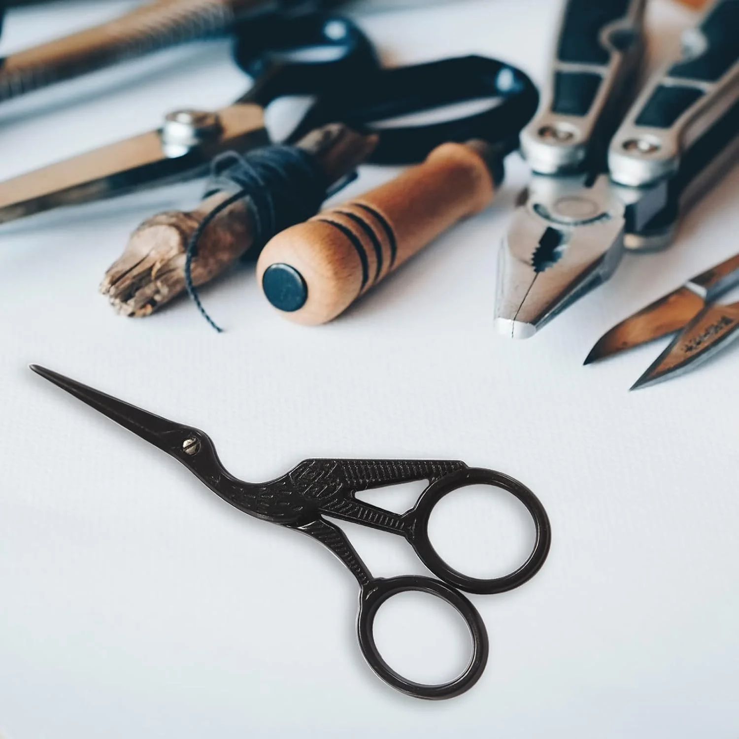 قیچی گلدوزی YJSStriving مدل Stork، 4.5 اینچی، قیچی کوچک خیاطی برای گلدوزی، خیاطی، نخ کشی، سوزن دوزی و استفاده روزانه قیچی گلدوزی YJSStriving مدل Stork، 4.5 اینچی، قیچی کوچک خیاطی برای گلدوزی، خیاطی، نخ کشی، سوزن دوزی و استفاده روزانه