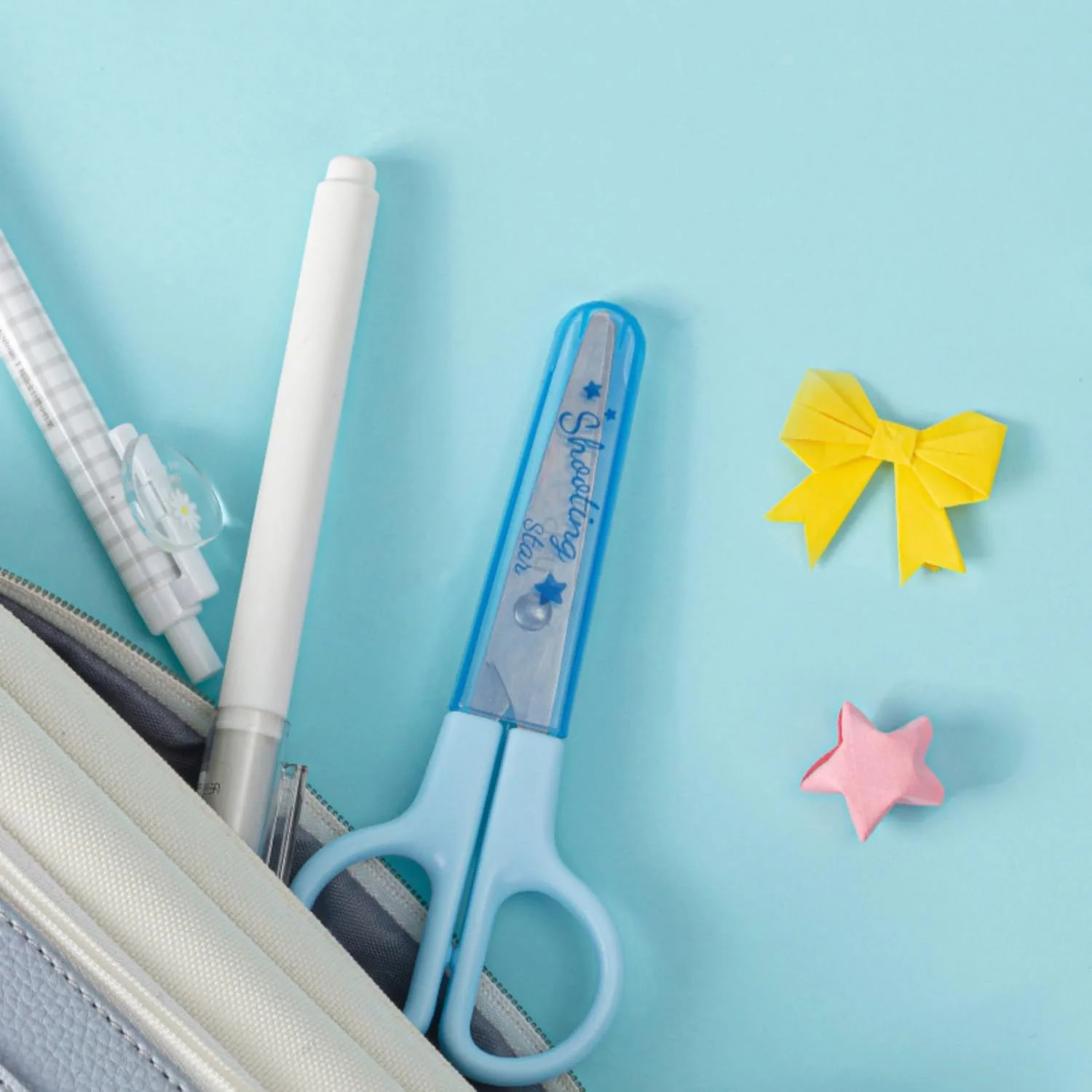 قیچی کاردستی کودکانه Wolpin، نوک گرد با روکش، قیچی همه کاره نوک گرد، آبی، 1 عدد قیچی کاردستی کودکانه Wolpin، نوک گرد با روکش، قیچی همه کاره نوک گرد، آبی، 1 عدد